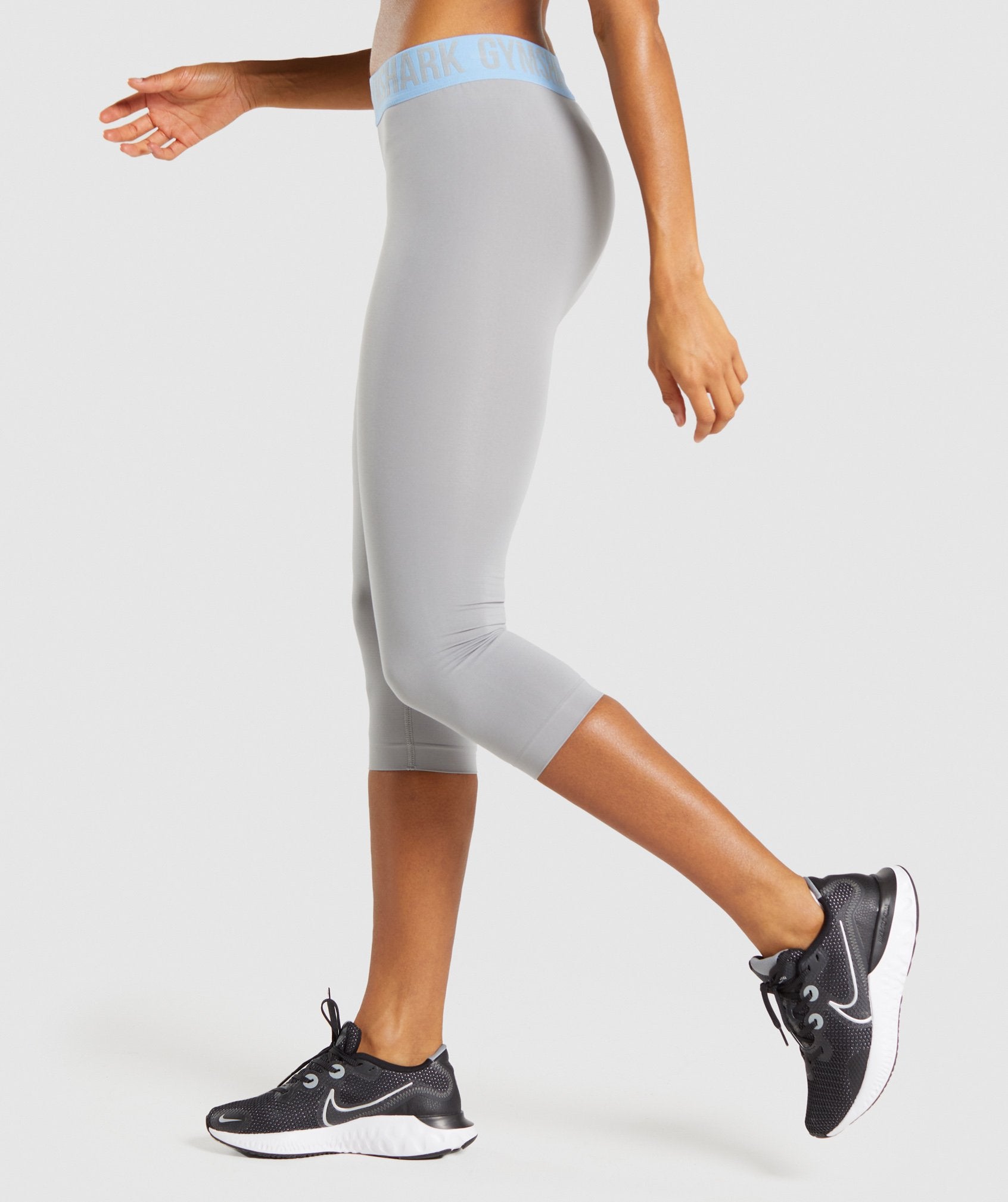 gymshark-fit-cropped-leggings-smokey-grey-light-blue