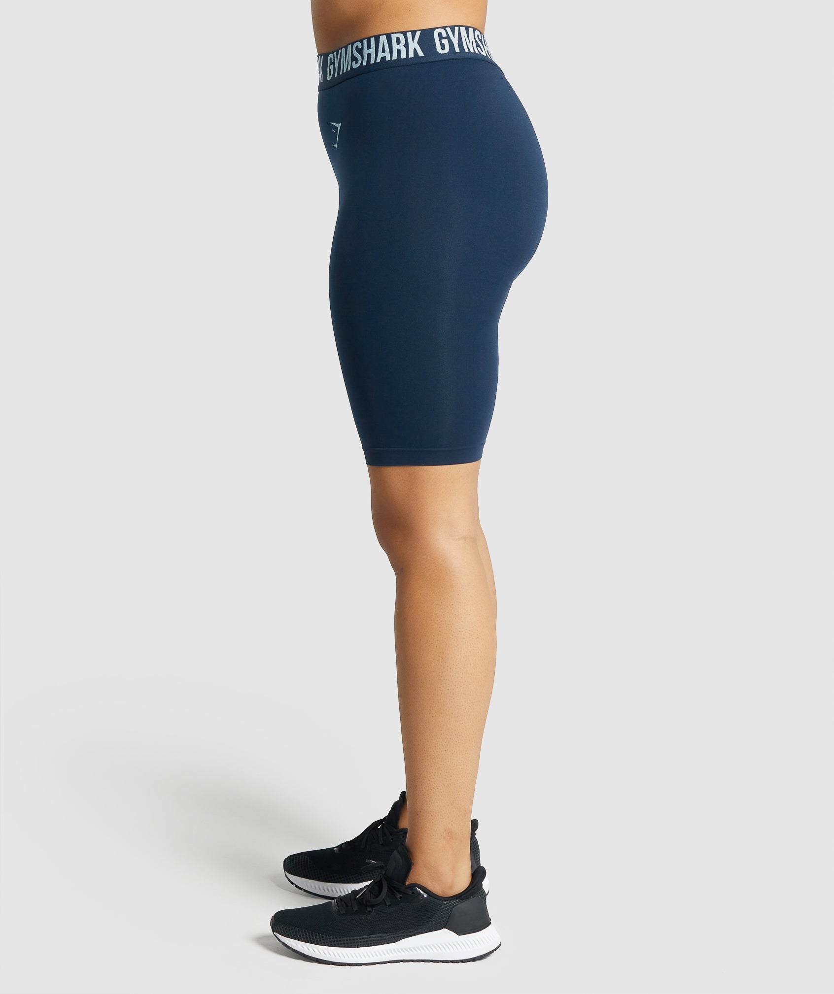 gymshark-fit-seamless-cycling-shorts-navy-aw21