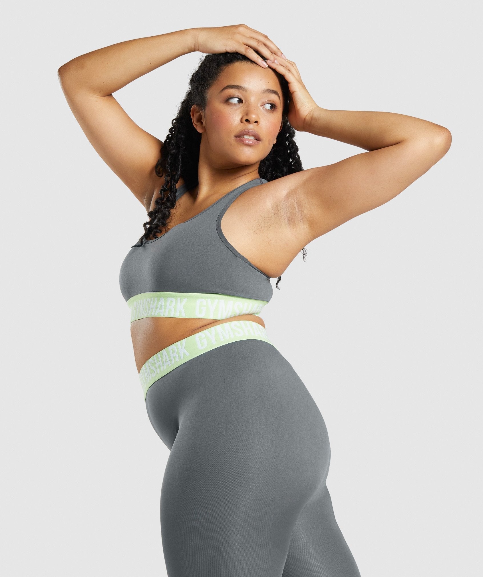 gymshark-fit-seamless-sports-bra-charcoal