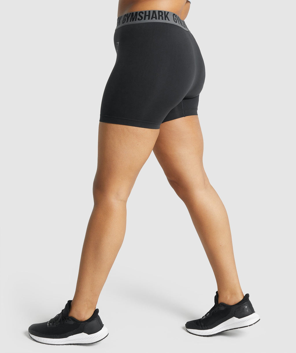 gymshark-fit-seamless-shorts-black-aw21
