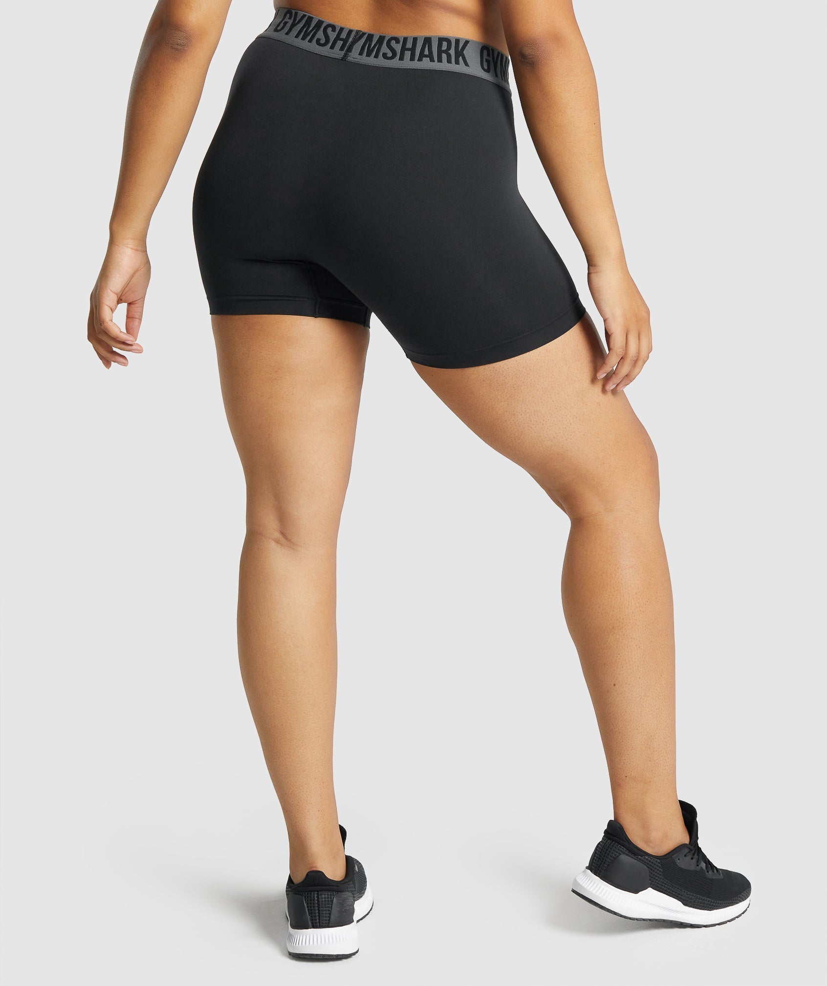 gymshark-fit-seamless-shorts-black-aw21
