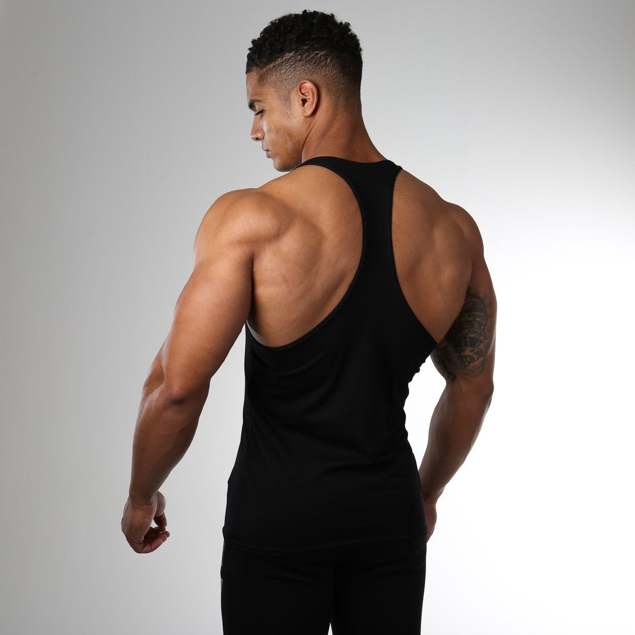 dnu-gymshark-fitness-gym-stringer-black