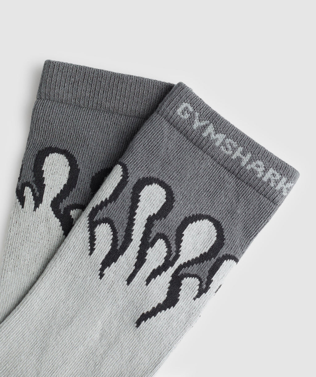 gymshark-flame-crew-sock-silver-grey-ss24