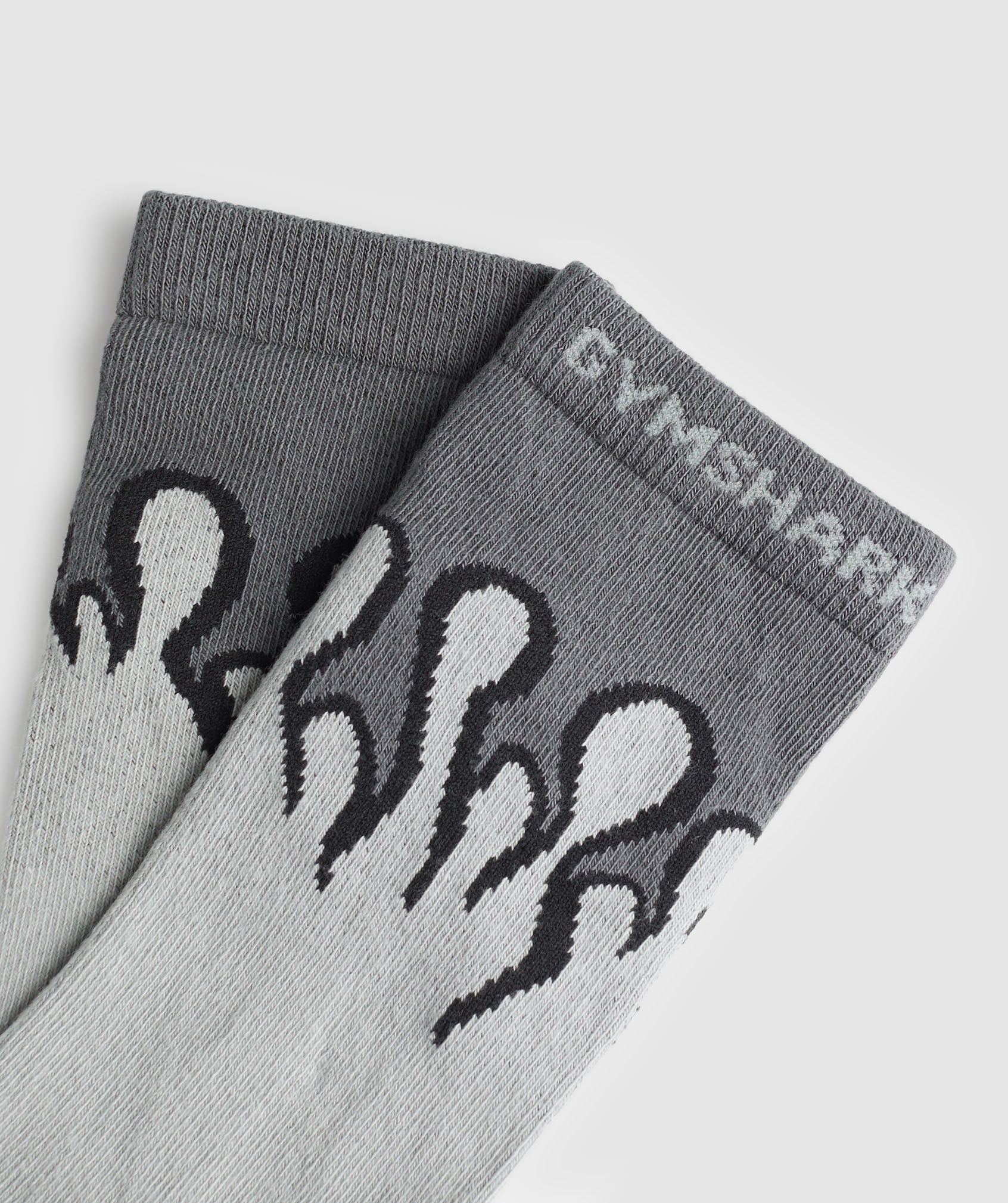gymshark-flame-crew-sock-silver-grey-ss24