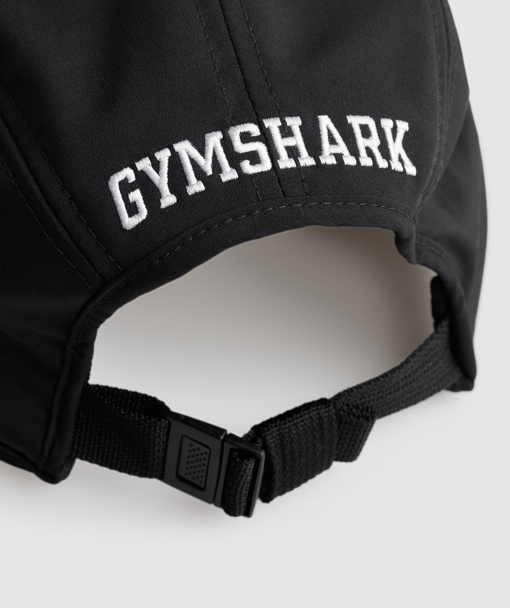 gymshark-flat-peak-cap-black-ss22