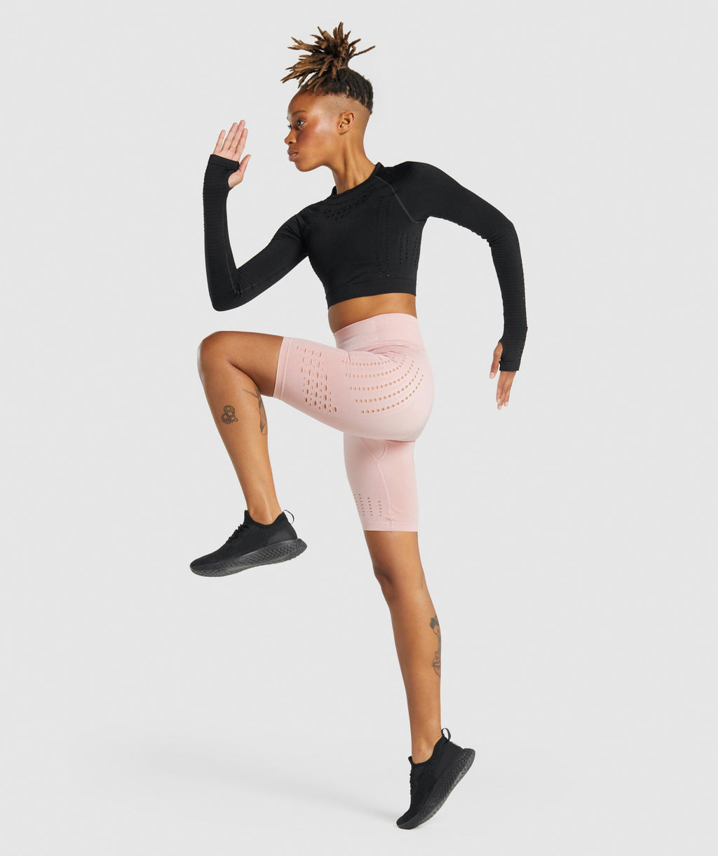gymshark-glow-long-sleeve-seamless-crop-top-black-aw21