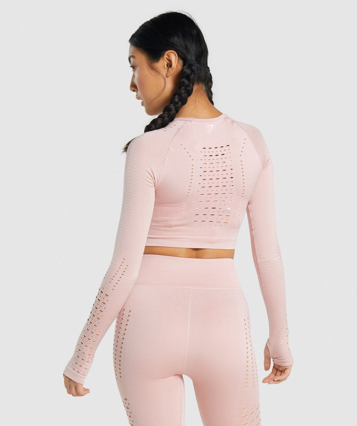 gymshark-glow-long-sleeve-seamless-crop-top-light-pink-aw21