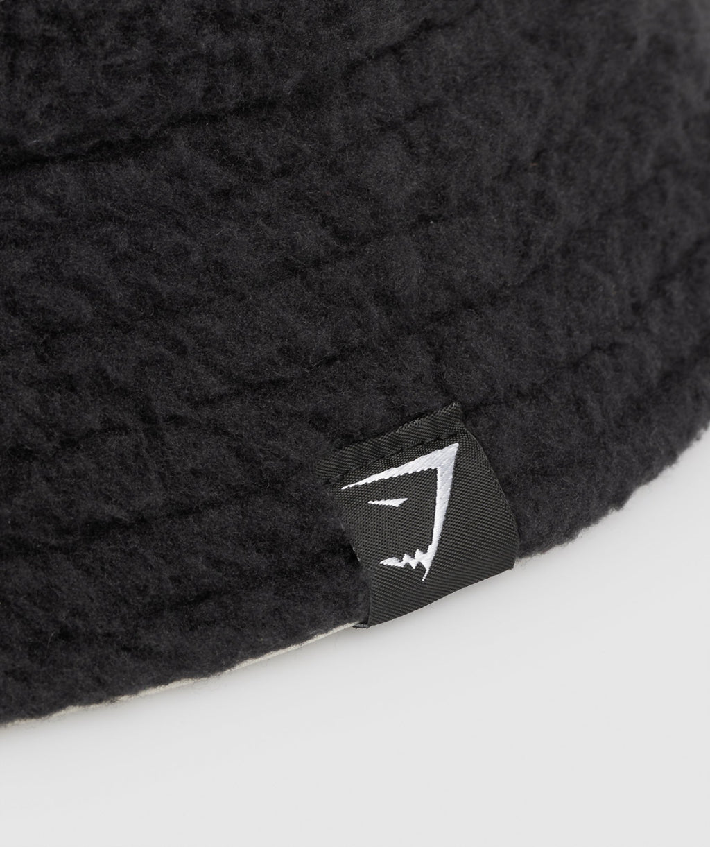 gymshark-fleece-reversible-bucket-hat-black-pebble-grey-aw23-2