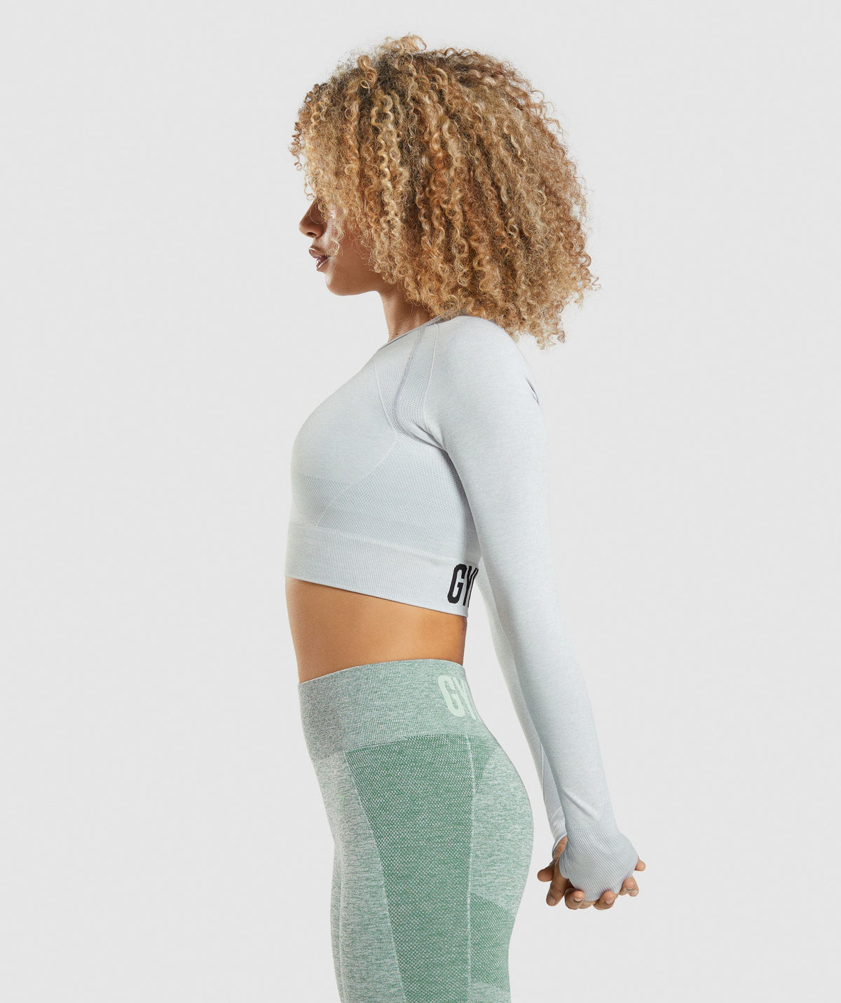 gymshark-flex-sports-long-sleeve-crop-top-light-grey-marl-aw21