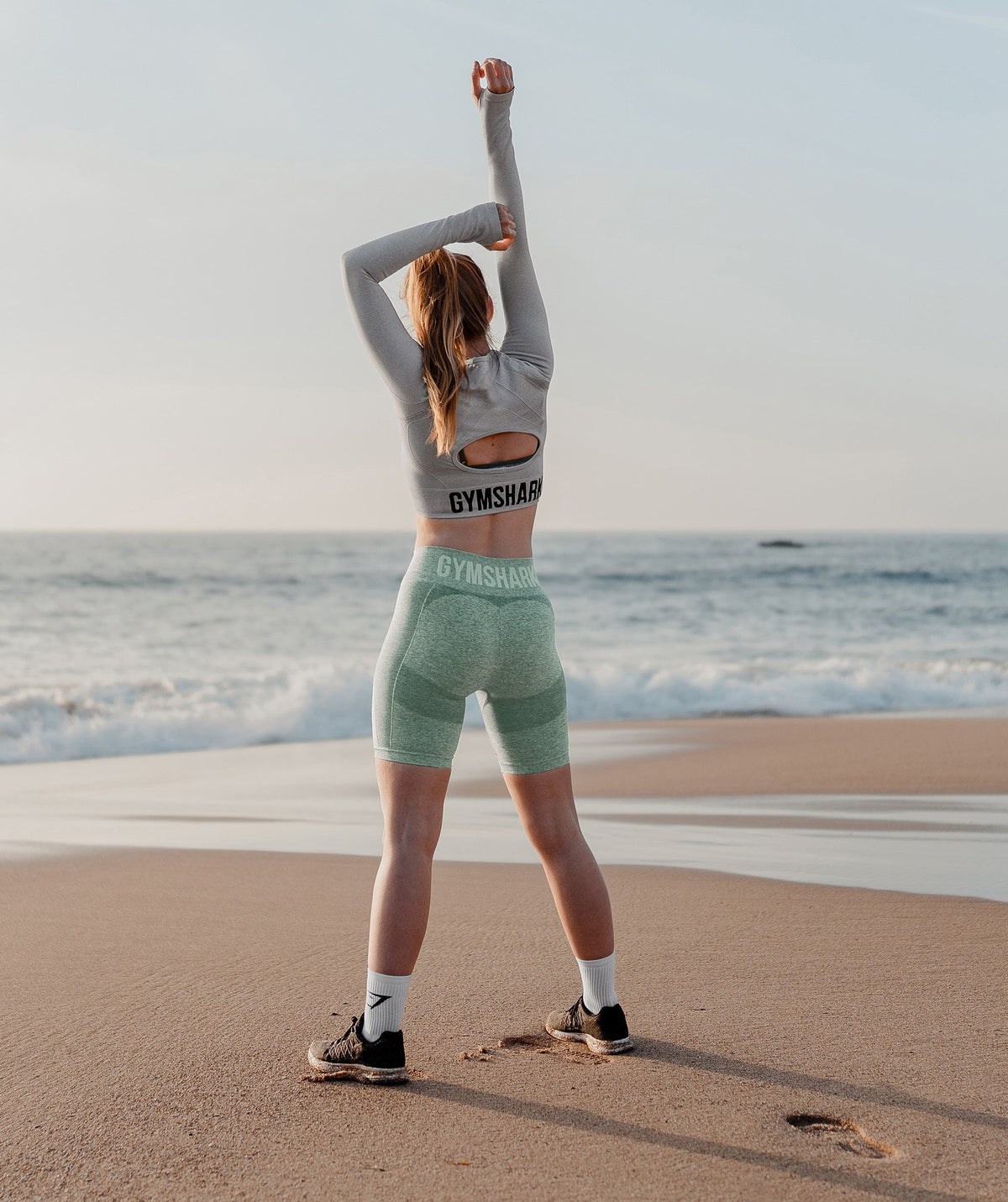 gymshark-flex-sports-long-sleeve-crop-top-light-grey-marl-aw21