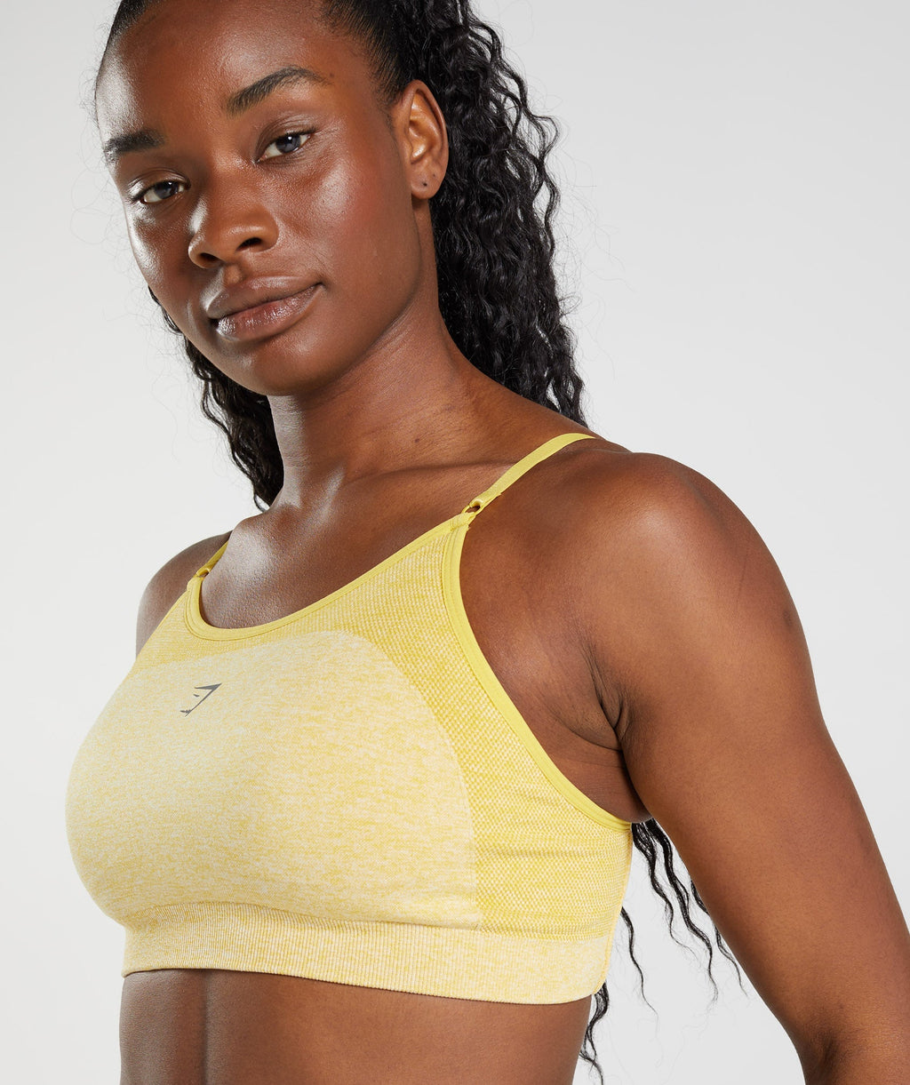 gymshark-flex-strappy-sports-bra-medallion-yellow-white-marl-aw22
