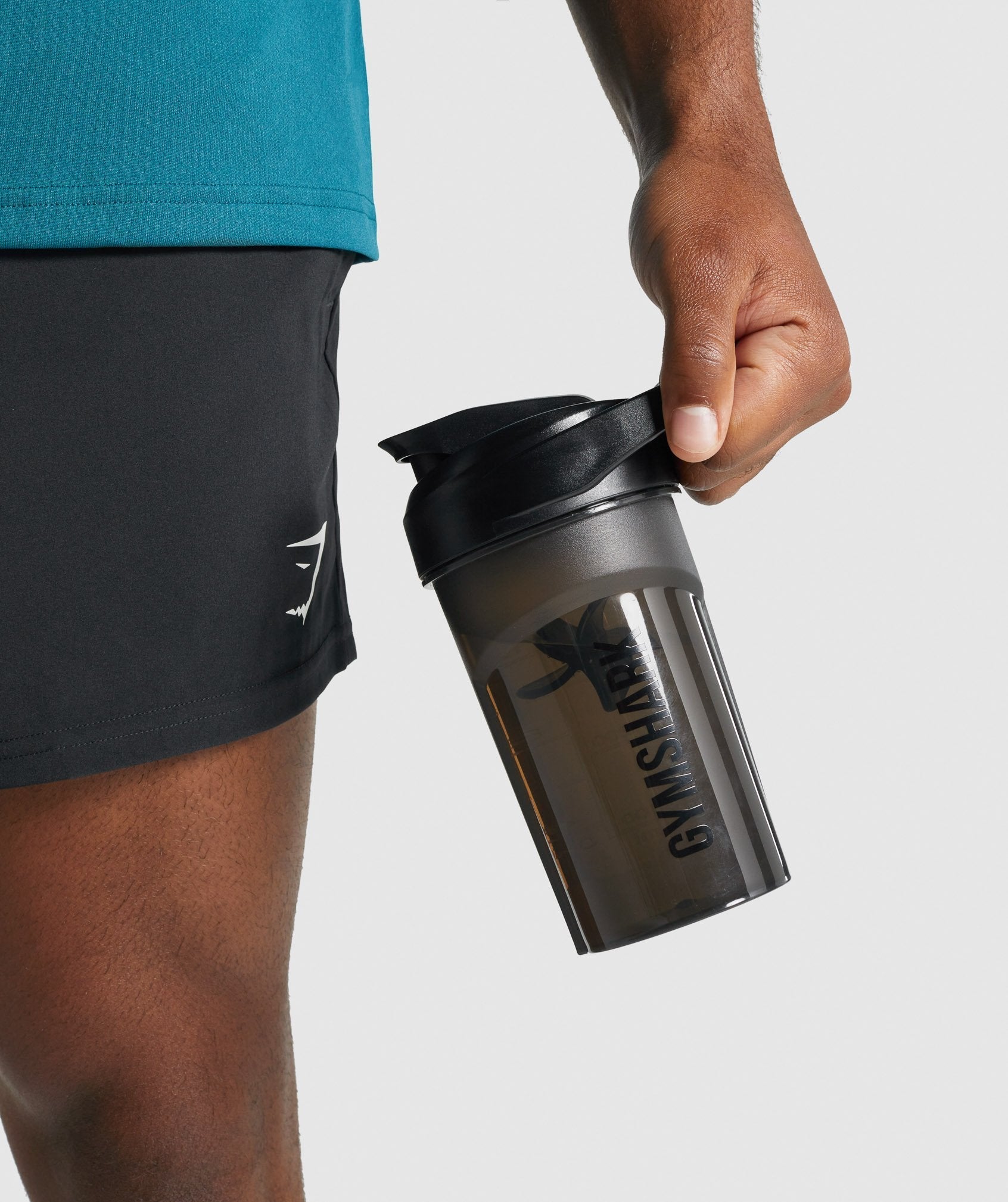 gymshark-400ml-shaker-bottle-black-aw21