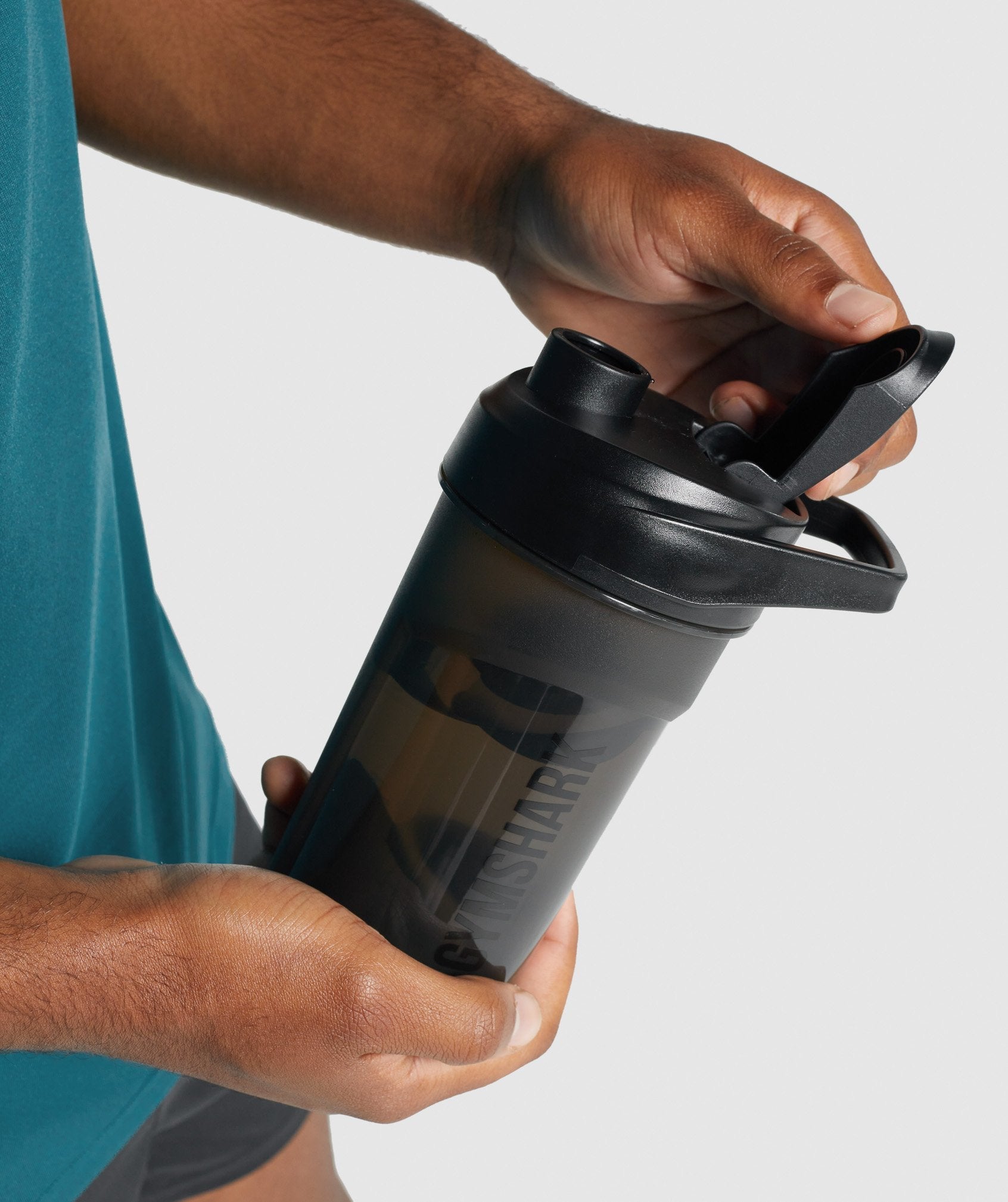 gymshark-400ml-shaker-bottle-black-aw21