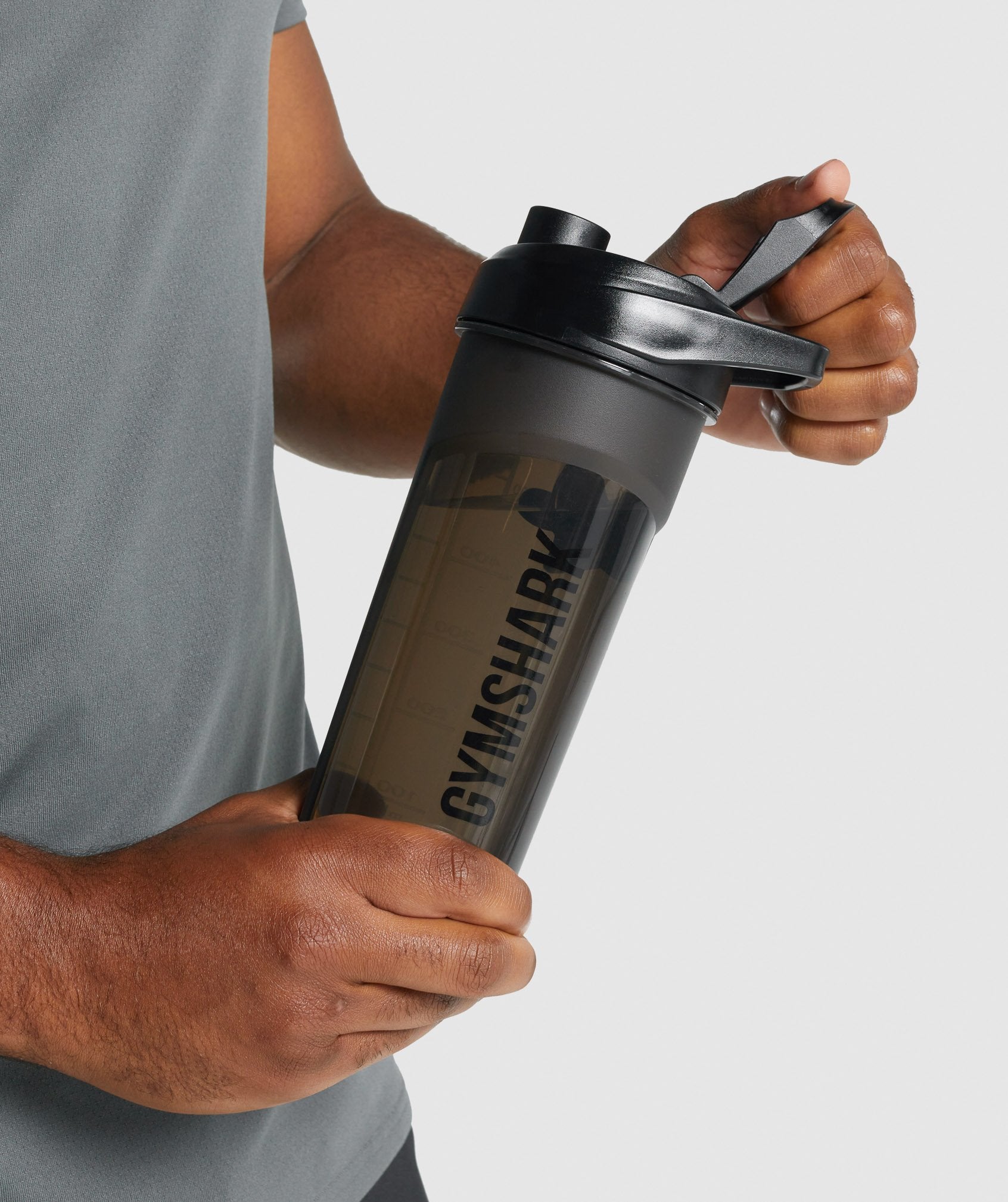 gymshark-shaker-bottle-black-aw21