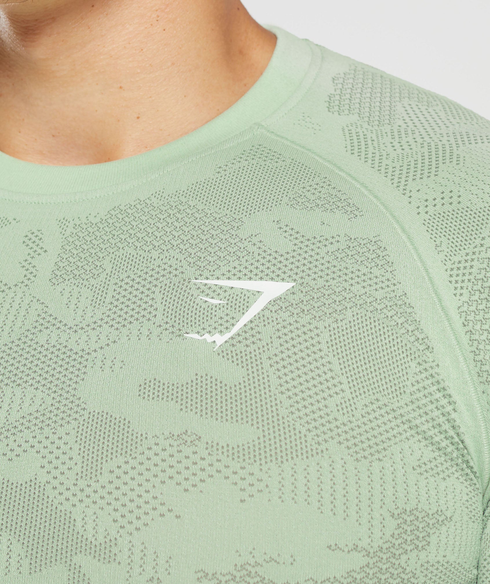 gymshark-geo-seamless-t-shirt-flora-green-willow-green-ss23