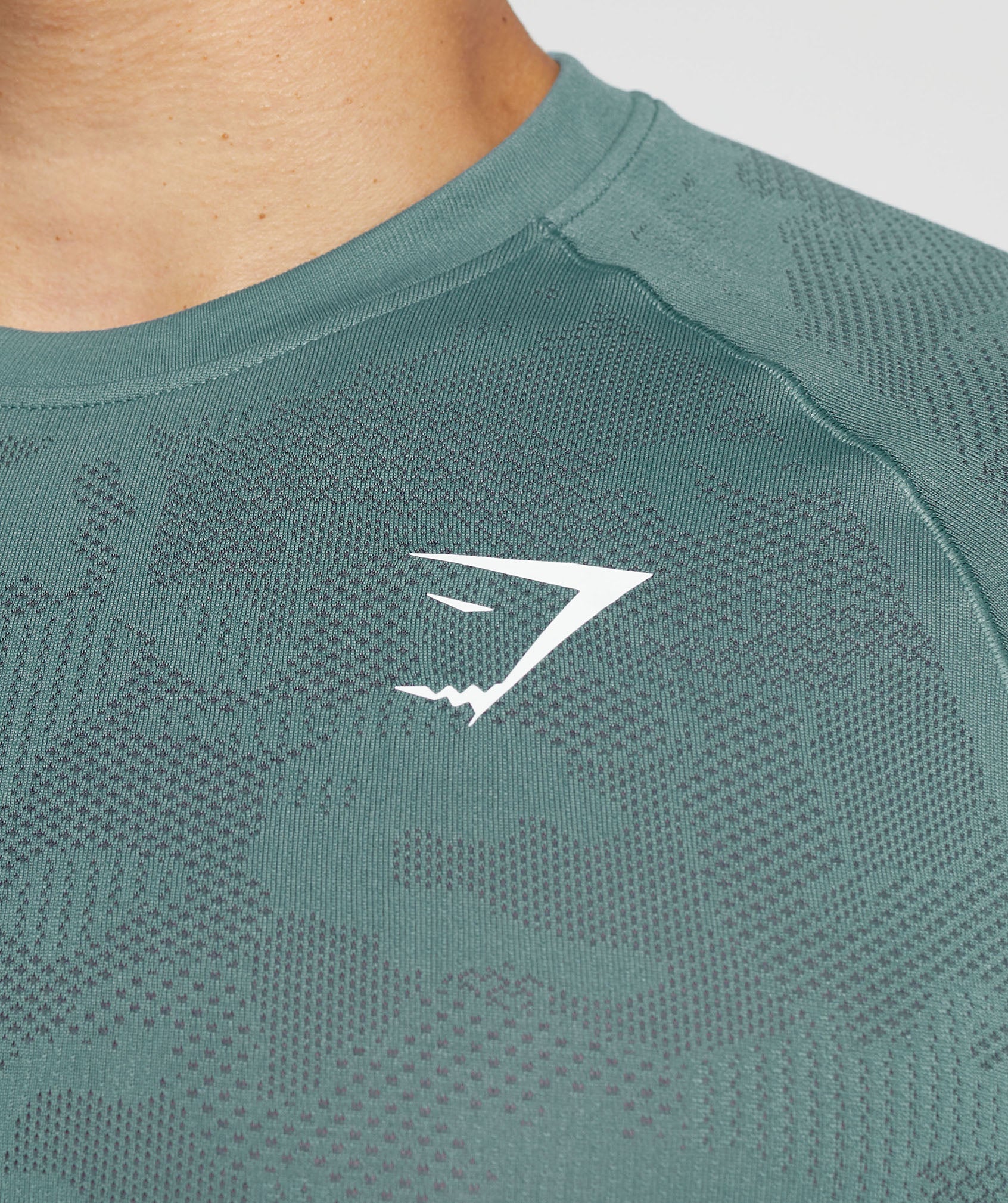 gymshark-geo-seamless-t-shirt-thunder-blue-cosmic-grey-ss23