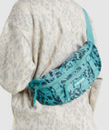 gymshark-adapt-animal-graphic-sling-bag-teal-print-aw21