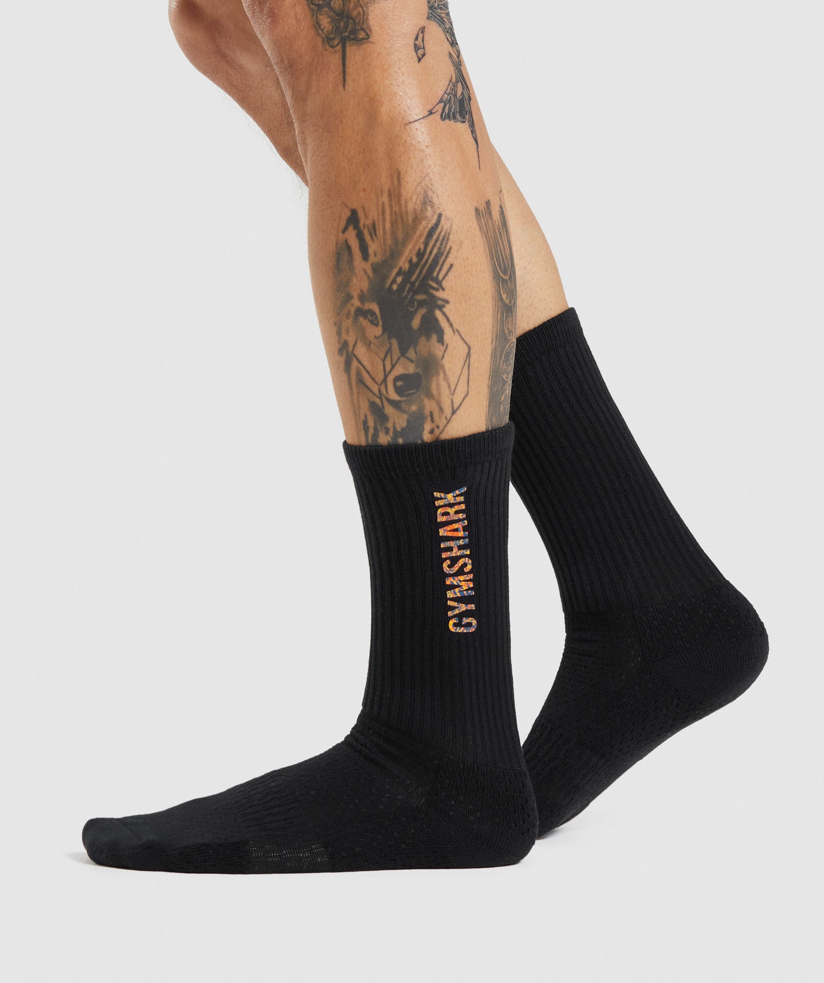 gymshark-animal-printcrew-socks-black-aw21