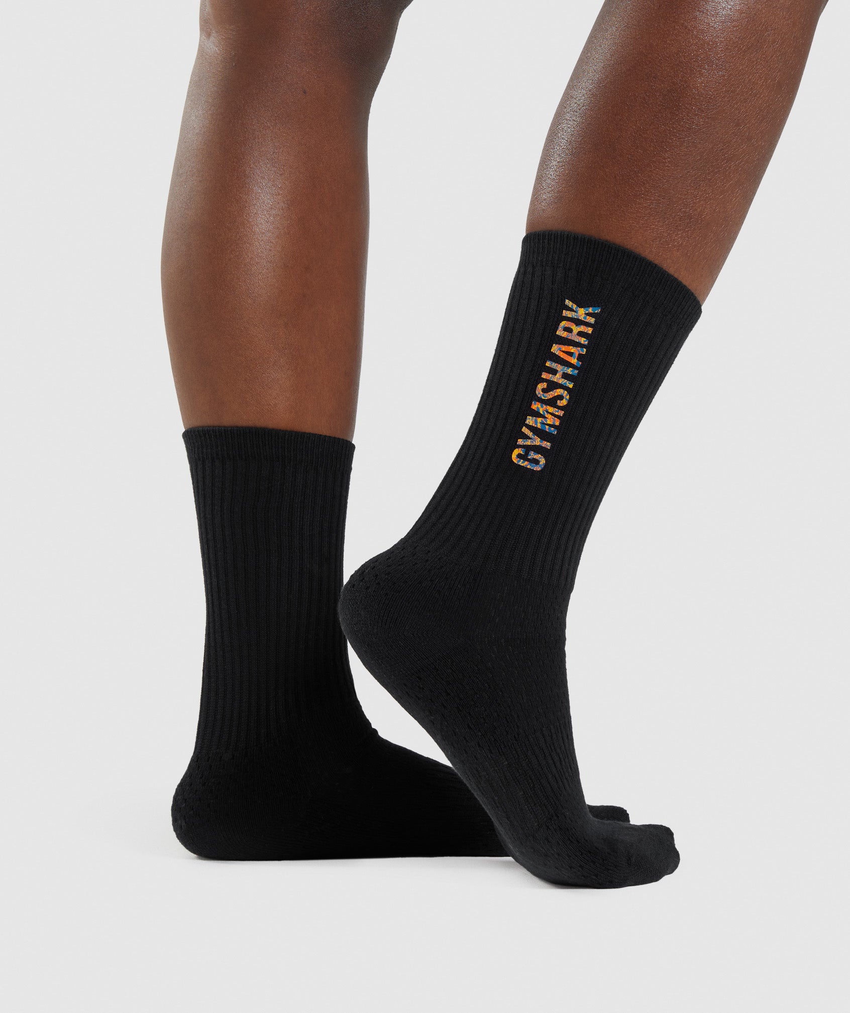 gymshark-animal-printcrew-socks-black-aw21