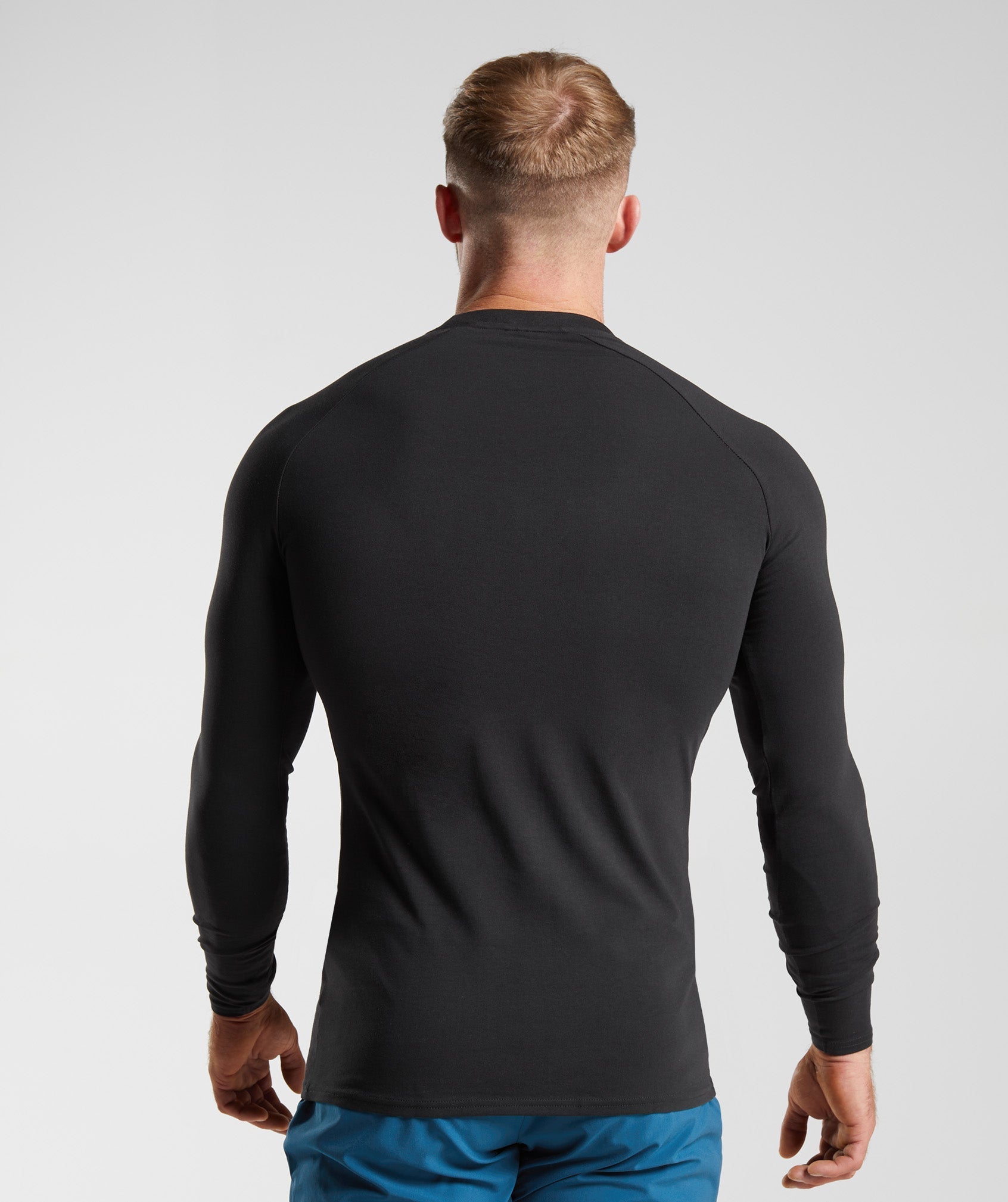 gymshark-apollo-long-sleeve-muscle-fit-t-shirt-black-aw22
