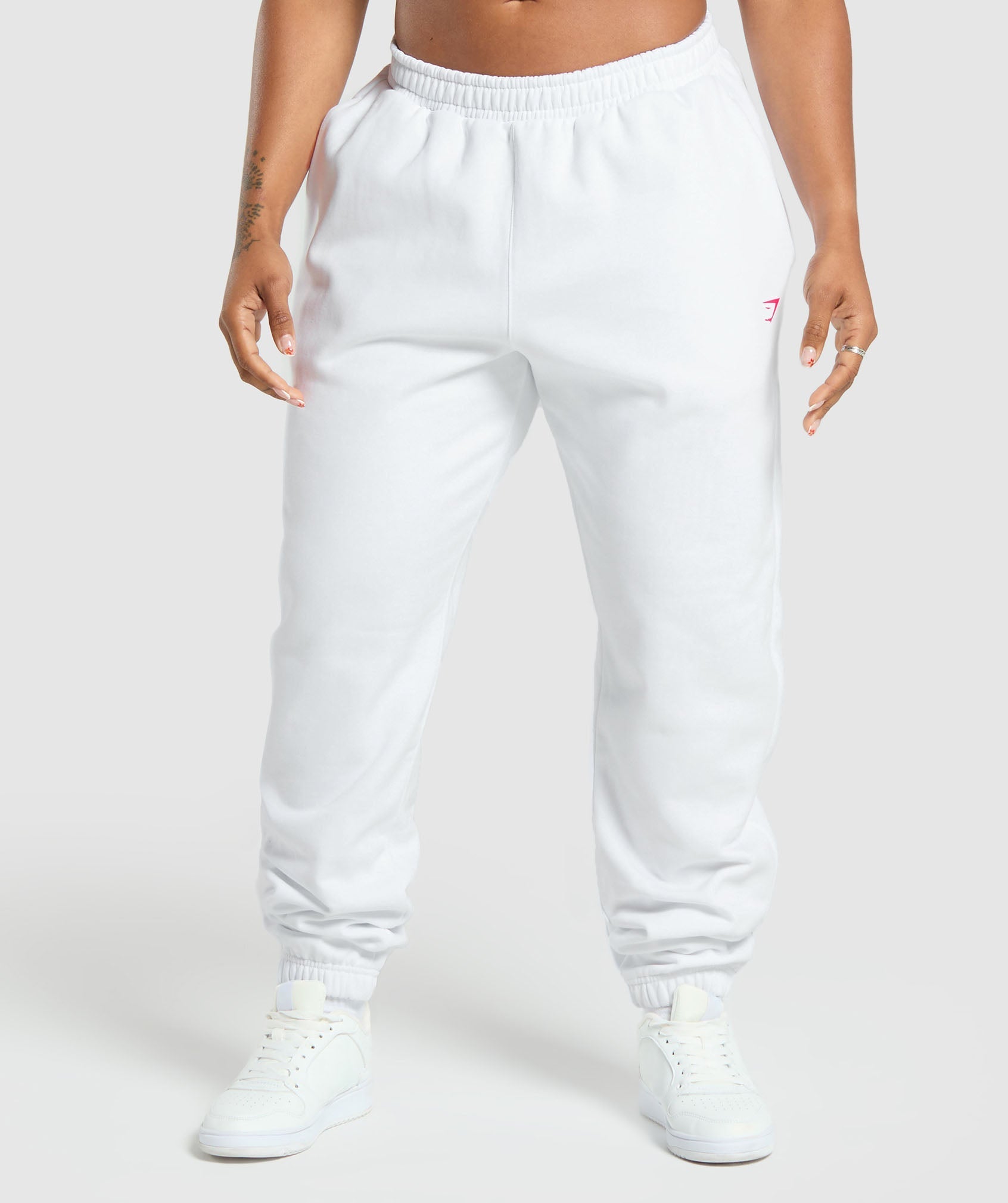 gymshark-barbell-hearts-oversized-joggers-white-aw24