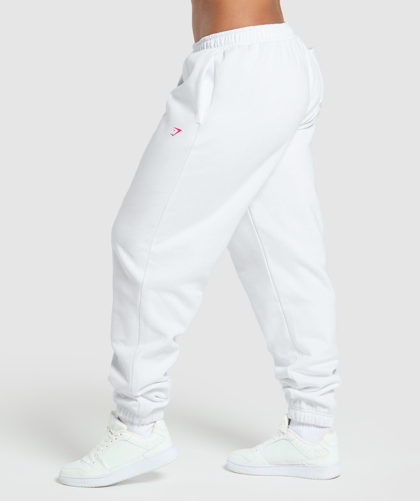 gymshark-barbell-hearts-oversized-joggers-white-aw24