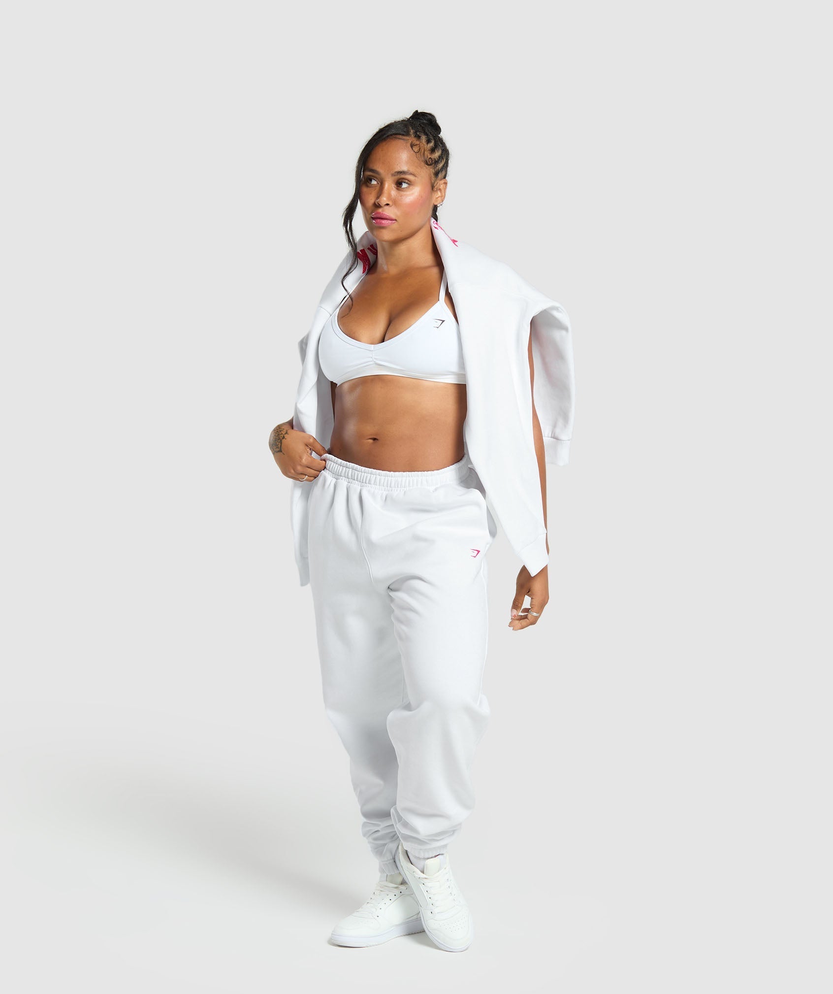 gymshark-barbell-hearts-oversized-joggers-white-aw24
