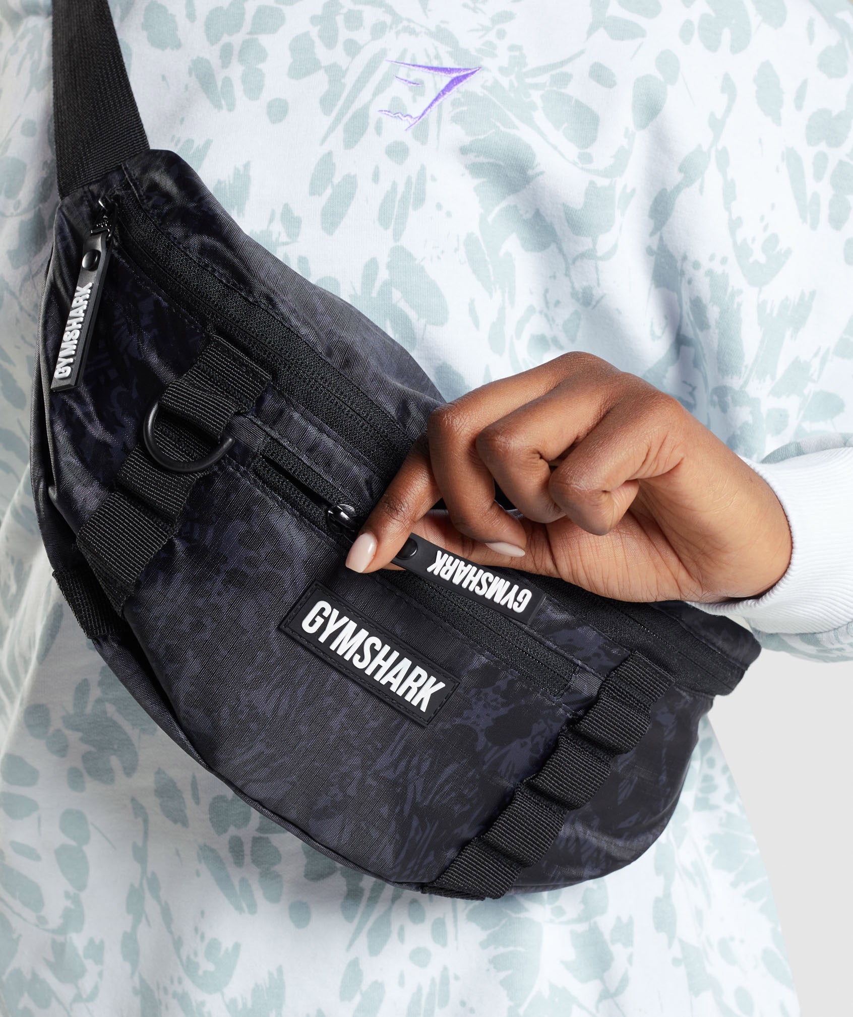 gymshark-manimal-sling-bag-black-aw21