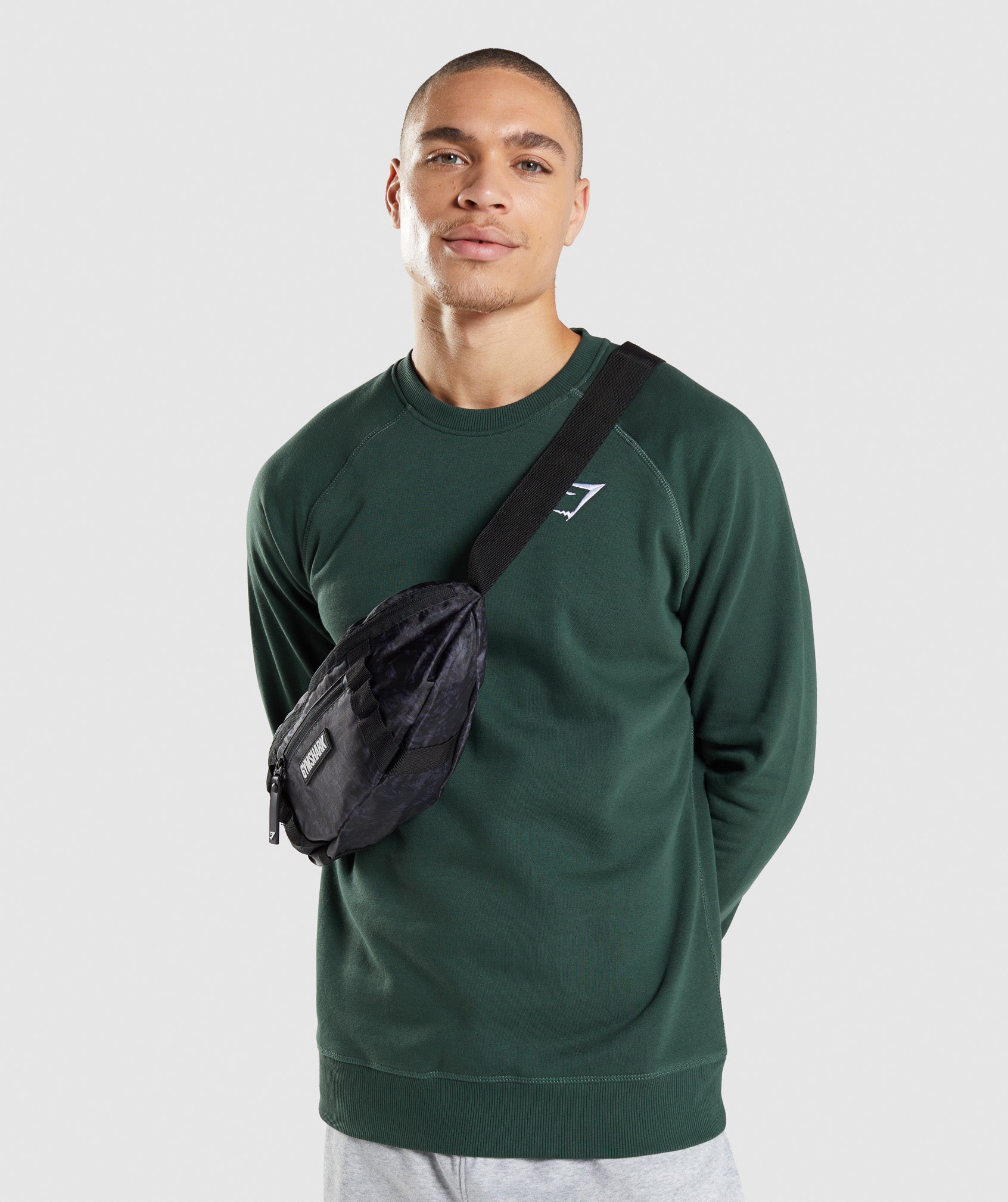 gymshark-manimal-sling-bag-black-aw21
