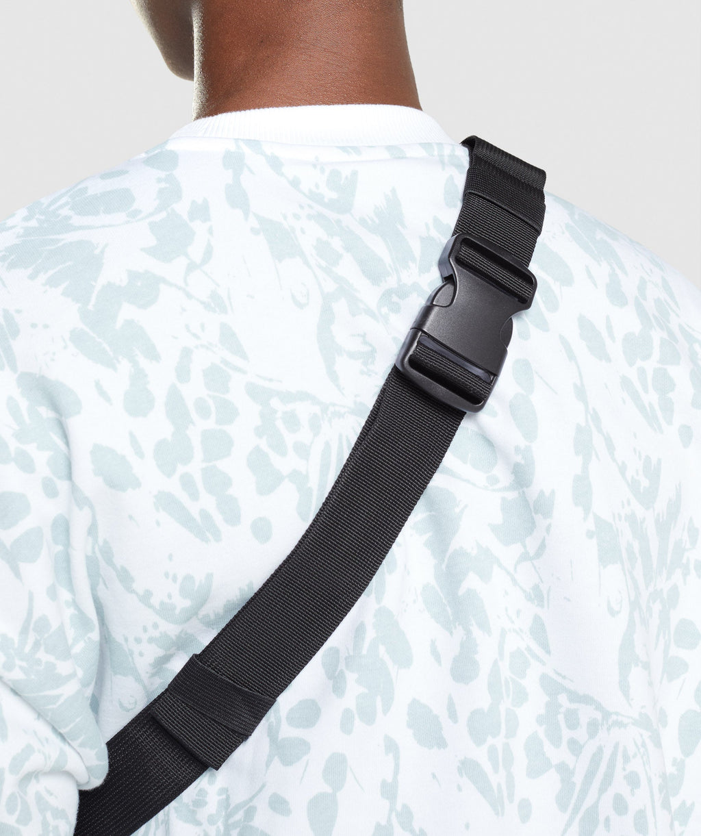 gymshark-manimal-sling-bag-black-aw21