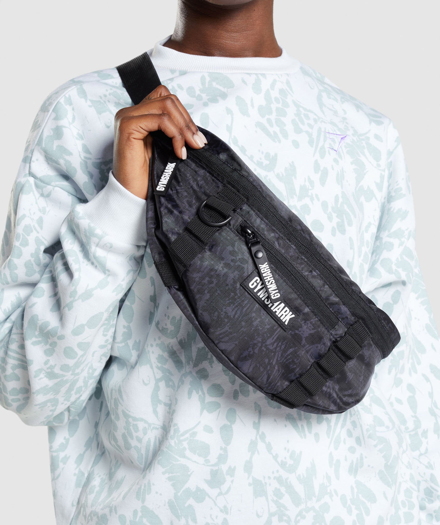 gymshark-manimal-sling-bag-black-aw21