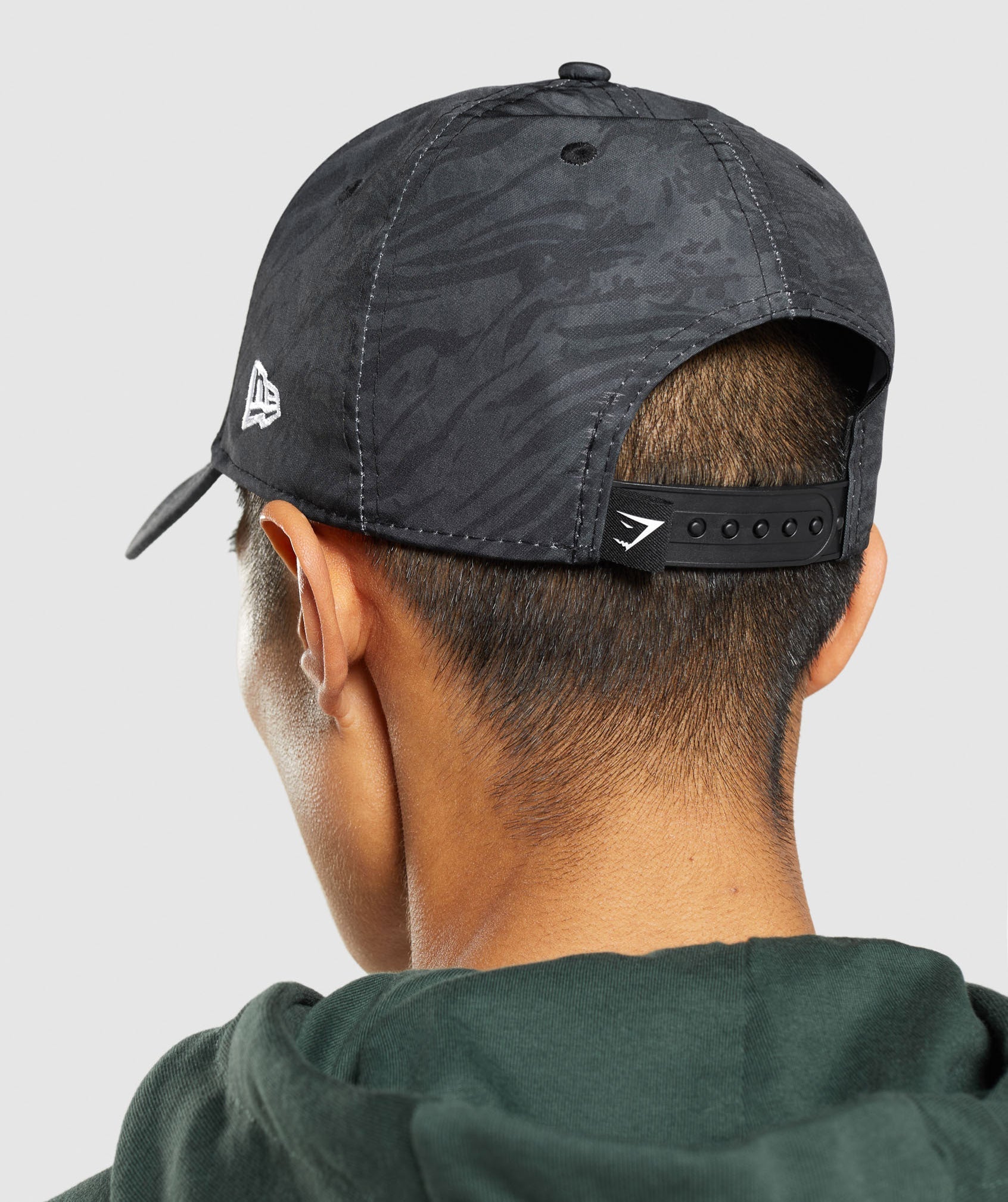 gymshark-animal-print-snapback-black-aw21