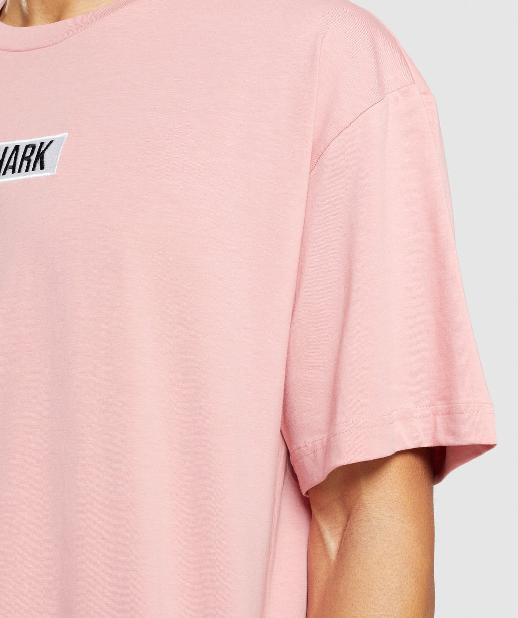gymshark-central-oversized-t-shirt-pink-aw21