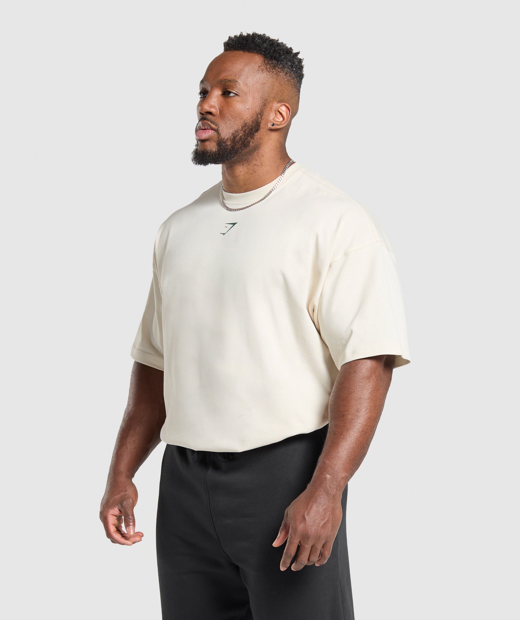 gymshark-lifting-club-t-shirt-oat-white-classic-green-ss25