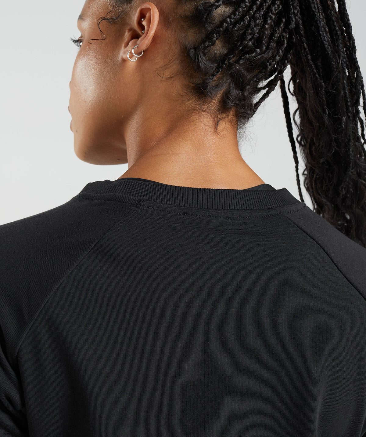 gymshark-legacy-cropped-sweater-black-ss22