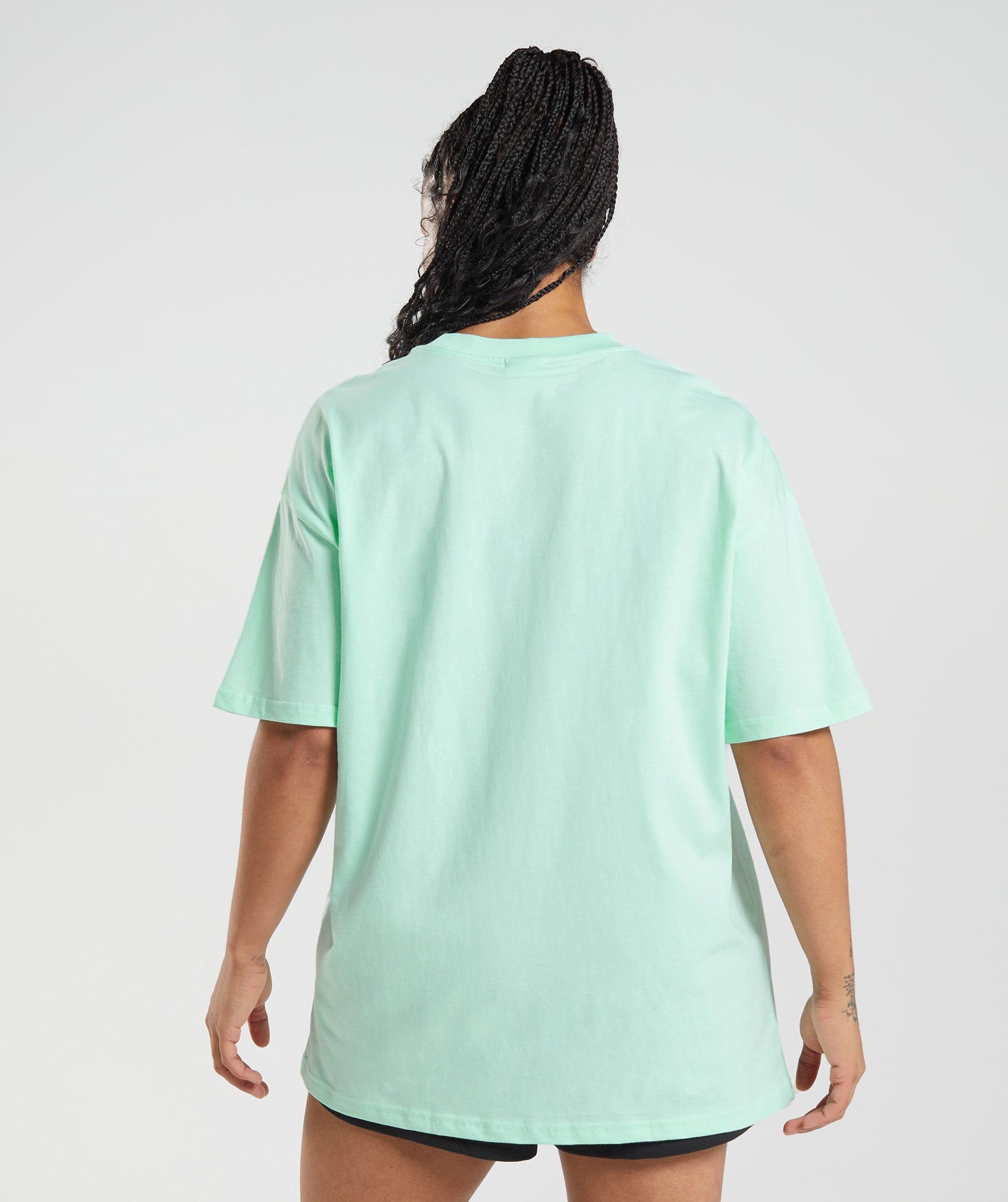 gymshark-legacy-oversized-t-shirt-turbo-blue-ss22