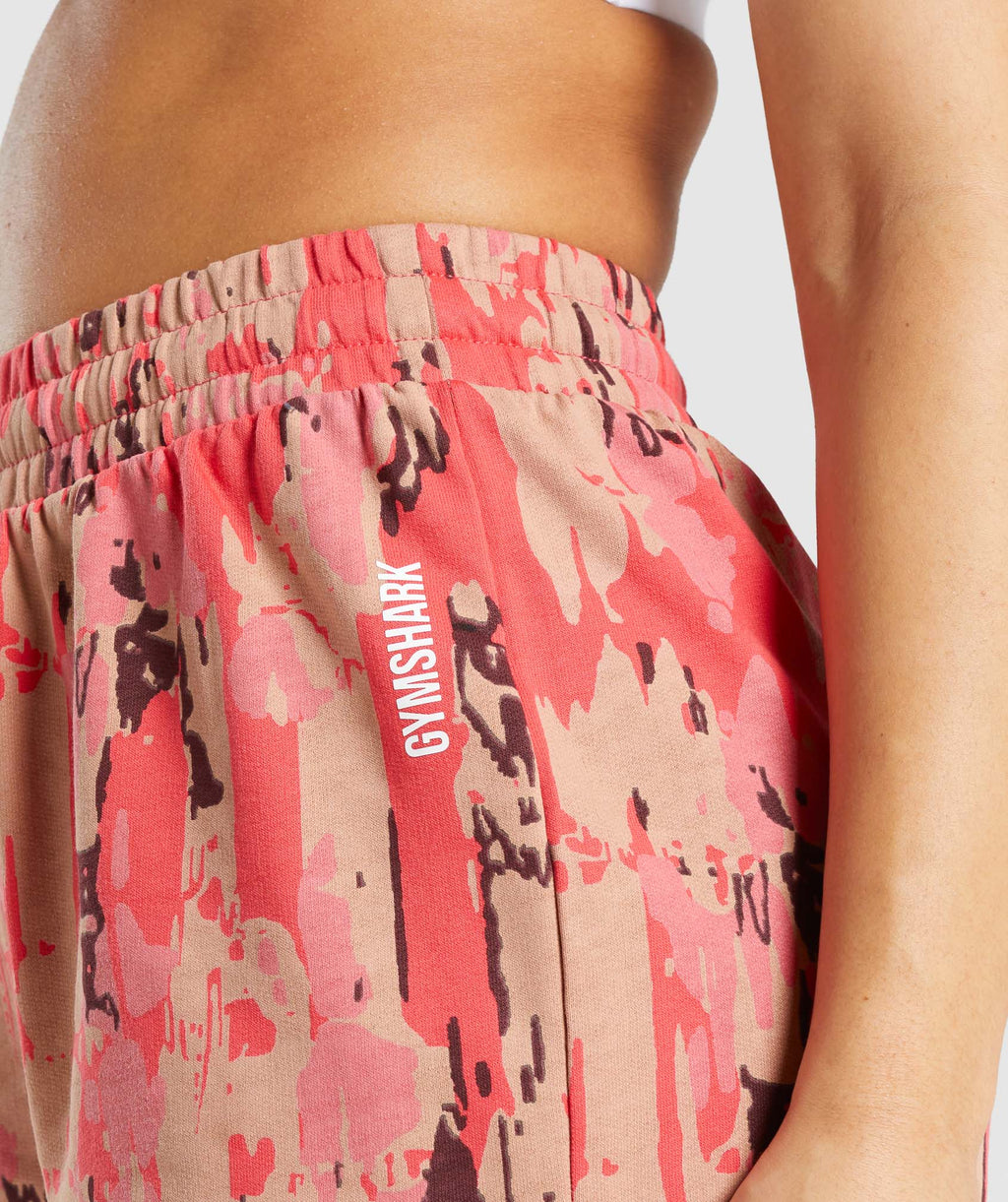 gymshark-graphic-camo-shorts-red-camo
