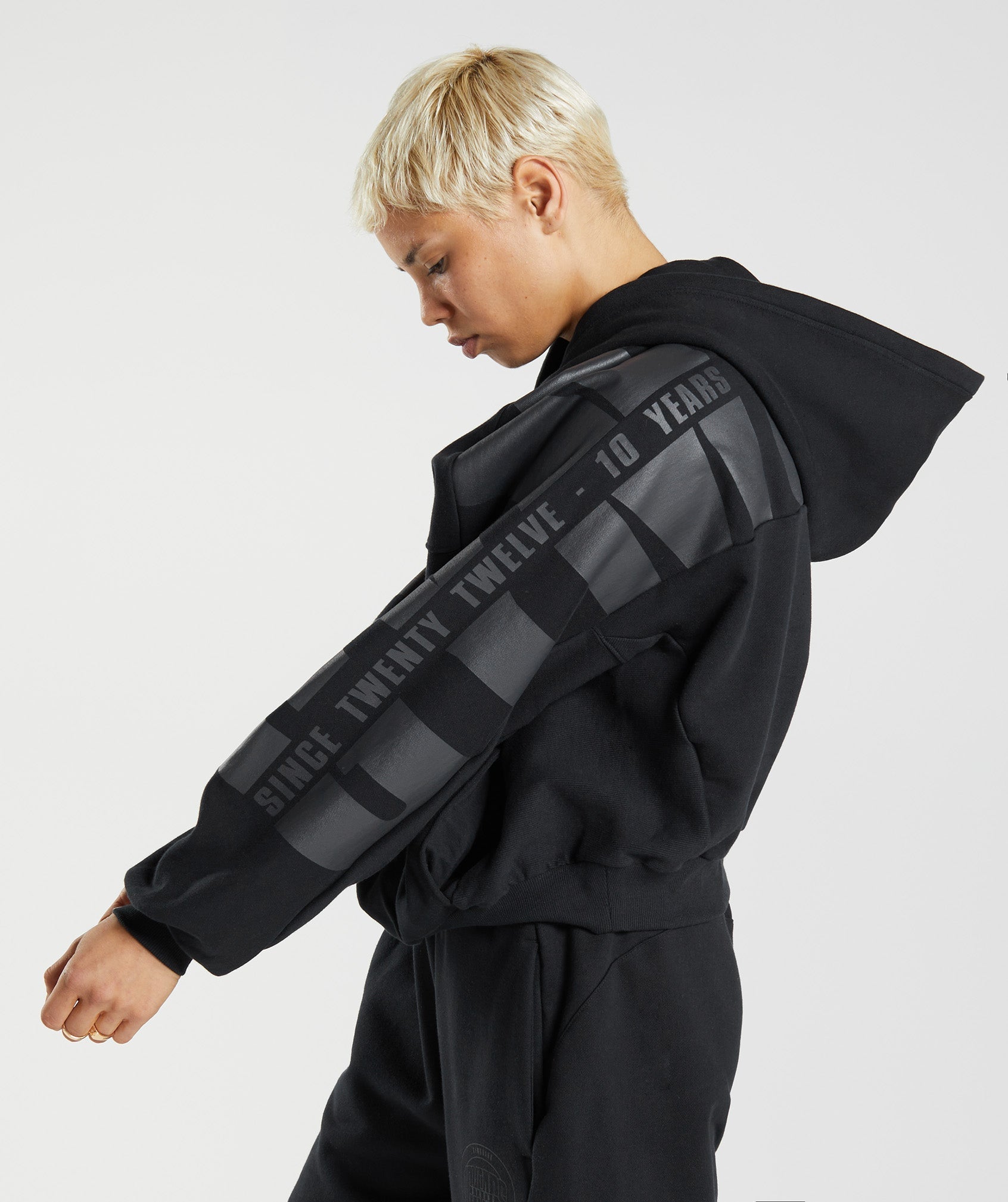 gymshark-gs10-year-hoodie-black-aw22