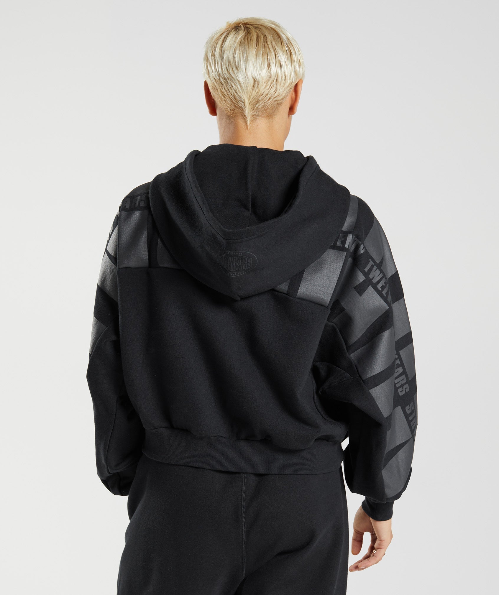 gymshark-gs10-year-hoodie-black-aw22
