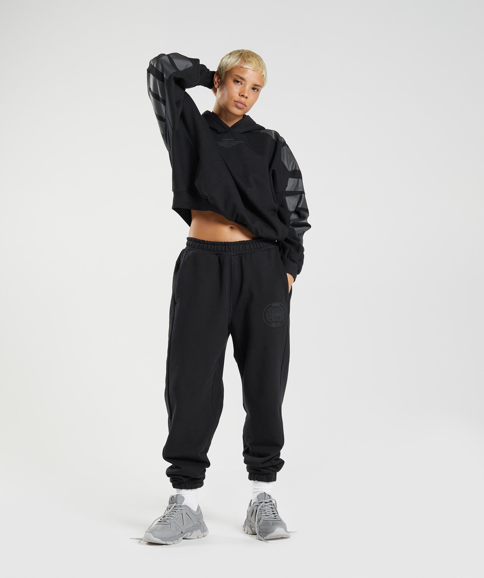 gymshark-gs10-year-hoodie-black-aw22