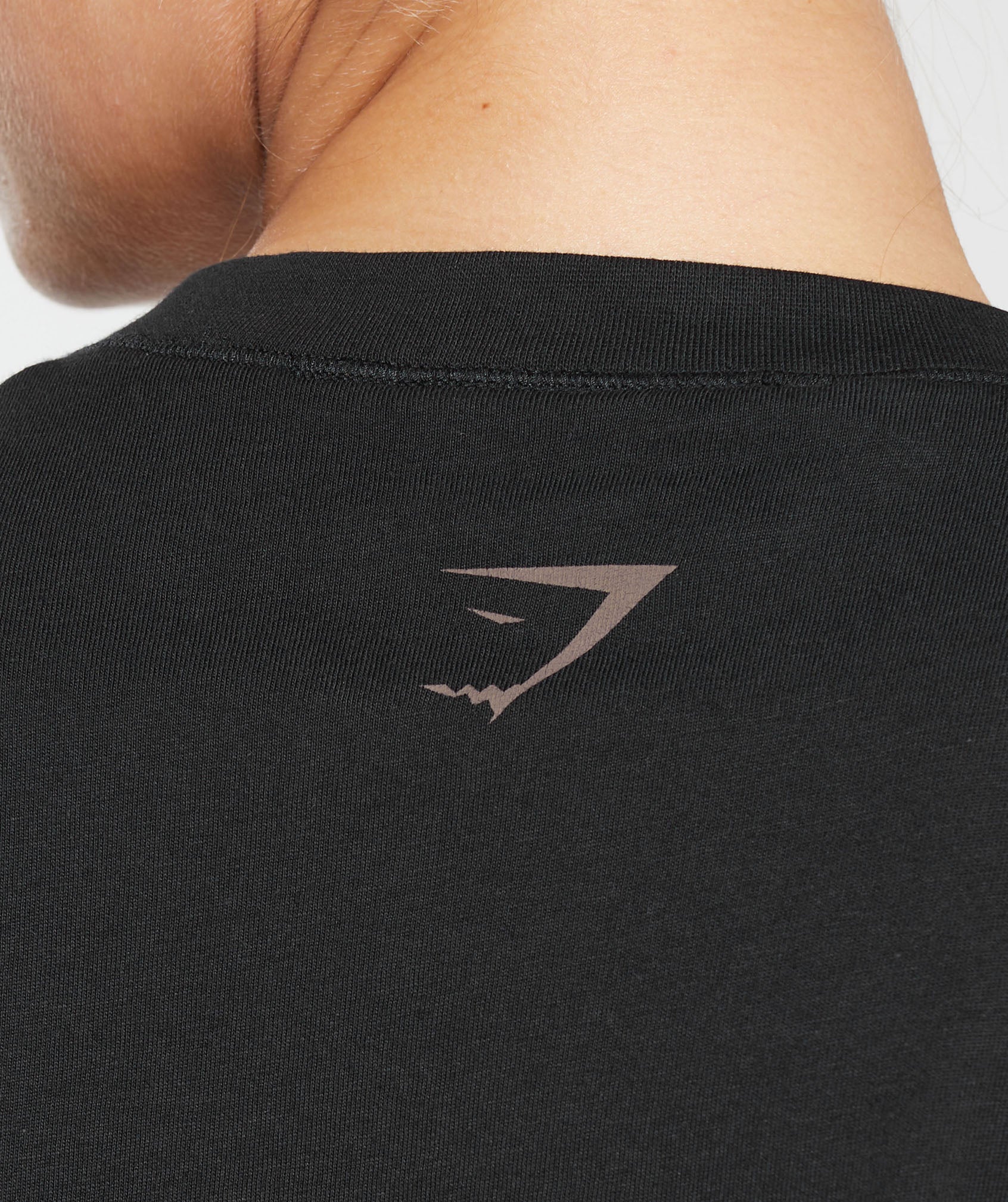 gymshark-built-crop-top-black-aw23