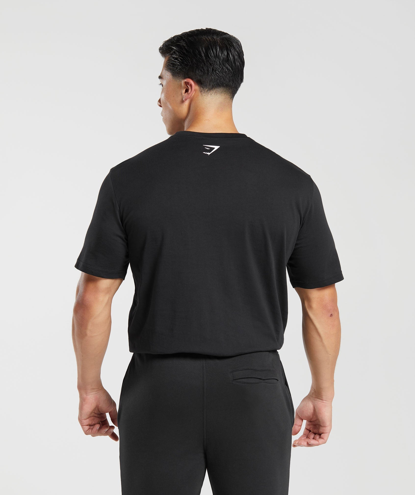 gymshark-lifting-club-t-shirt-black-aw23