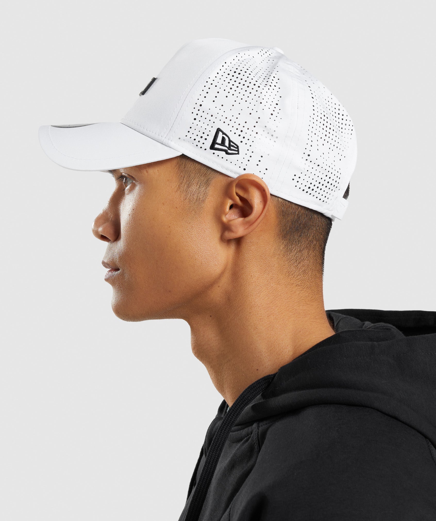 gymshark-new-era-39thirty-snapback-white-aw21