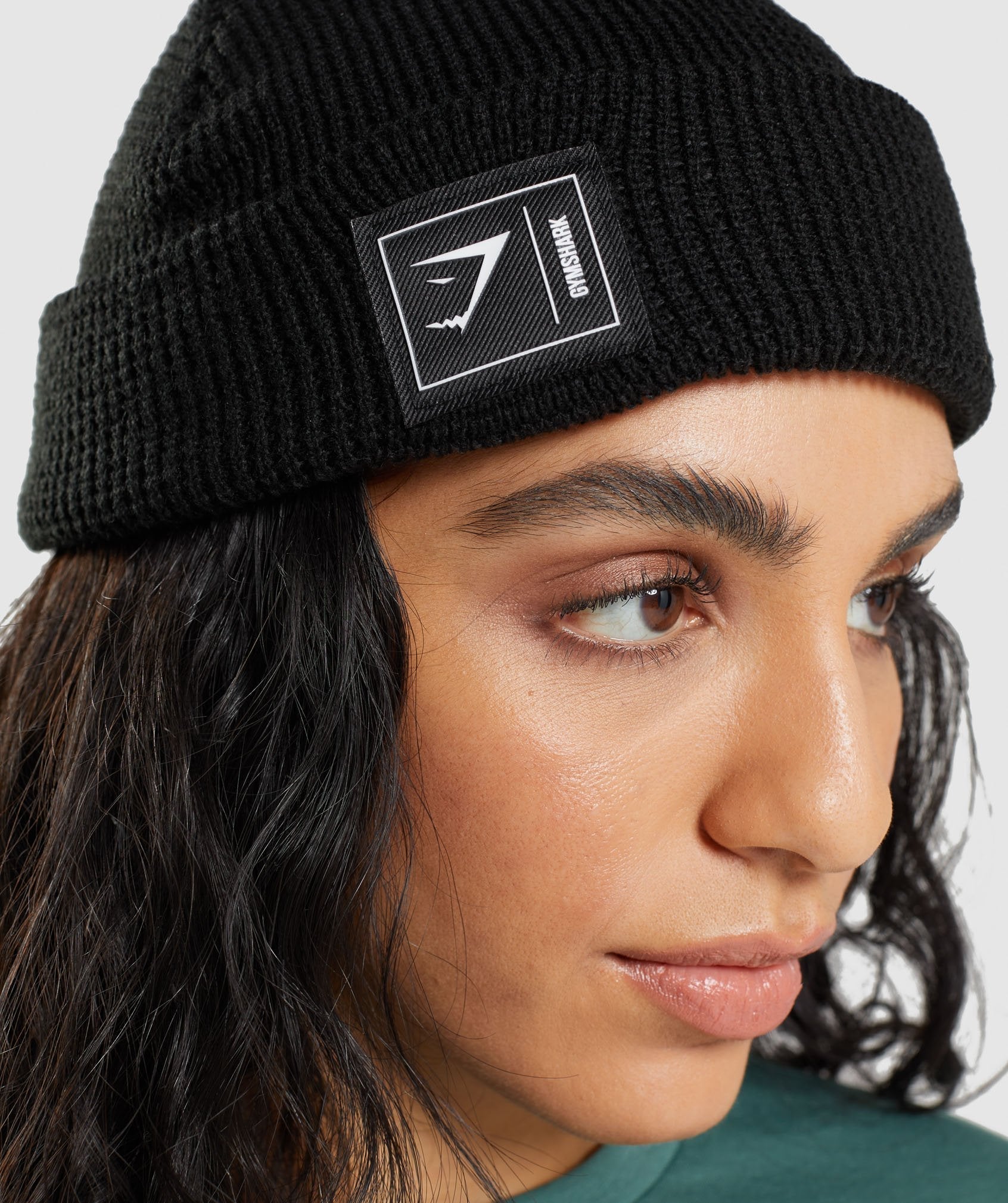 gymshark-new-era-fishermans-beanie-black-aw21