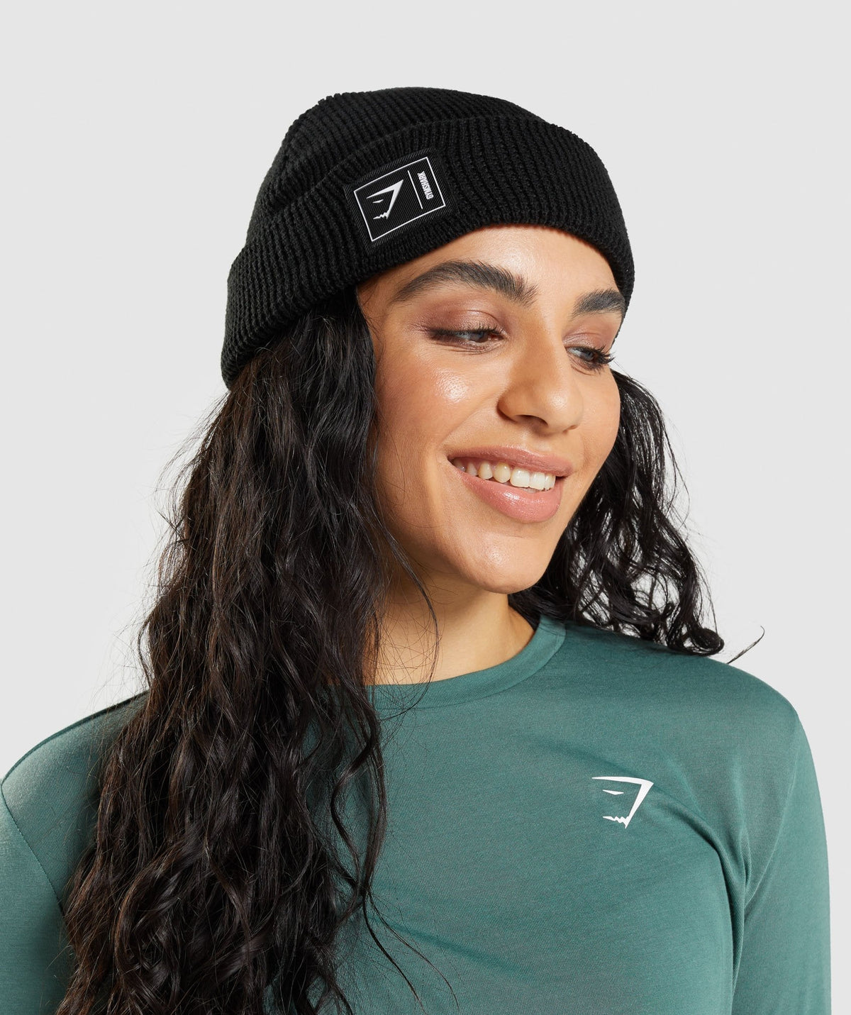gymshark-new-era-fishermans-beanie-black-aw21