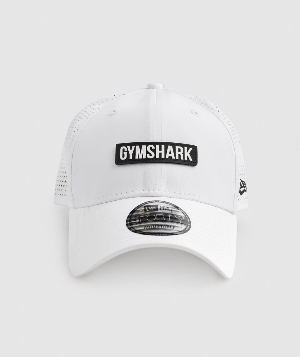 gymshark-new-era-gs-9forty-mesh-snapback-white-aw21