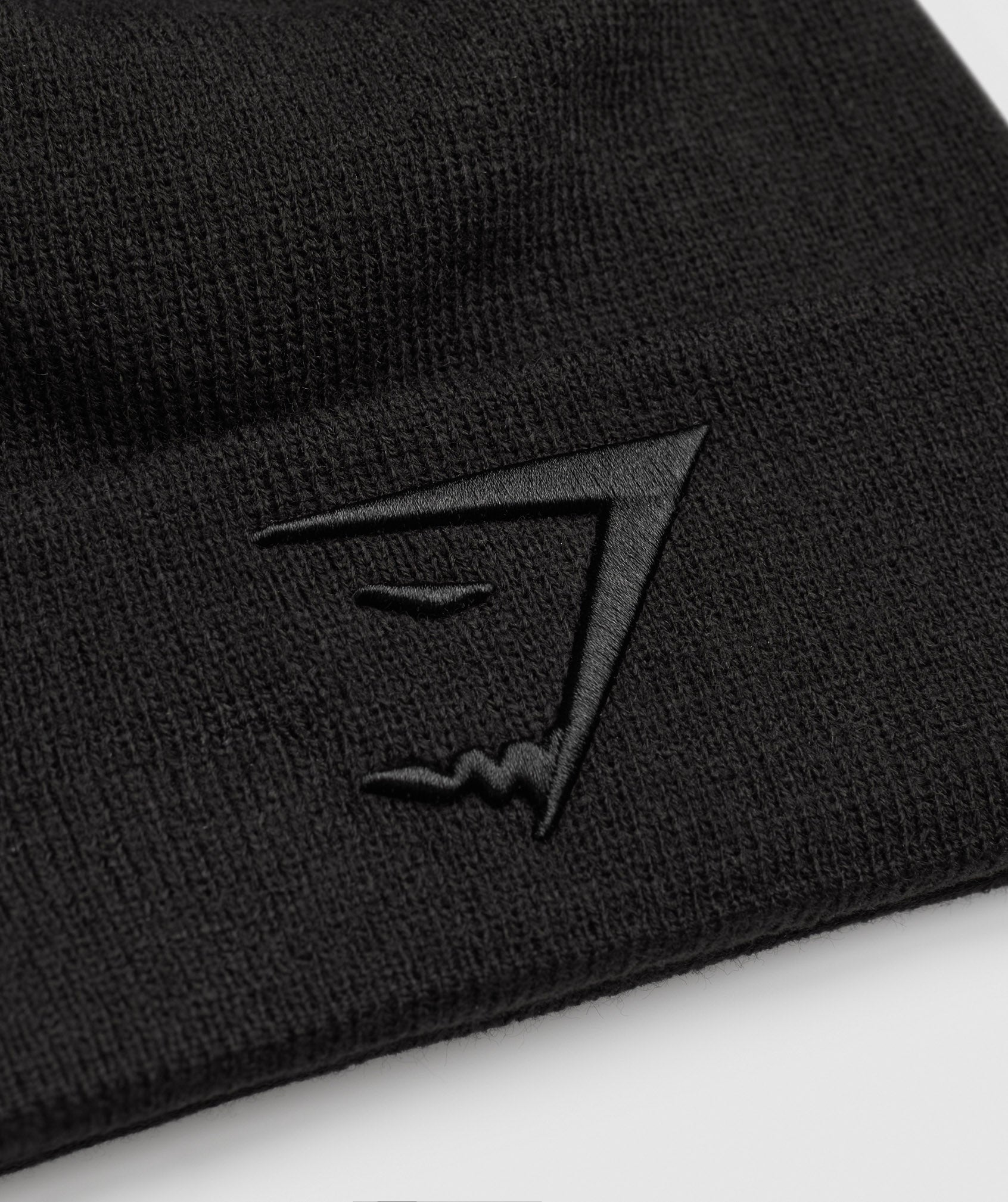 gymshark-new-era-sharkhead-cuff-knit-black-aw21