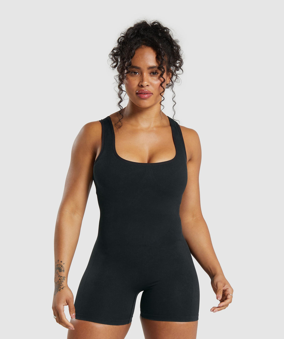 gymshark-gains-seamless-all-in-one-black-ss24