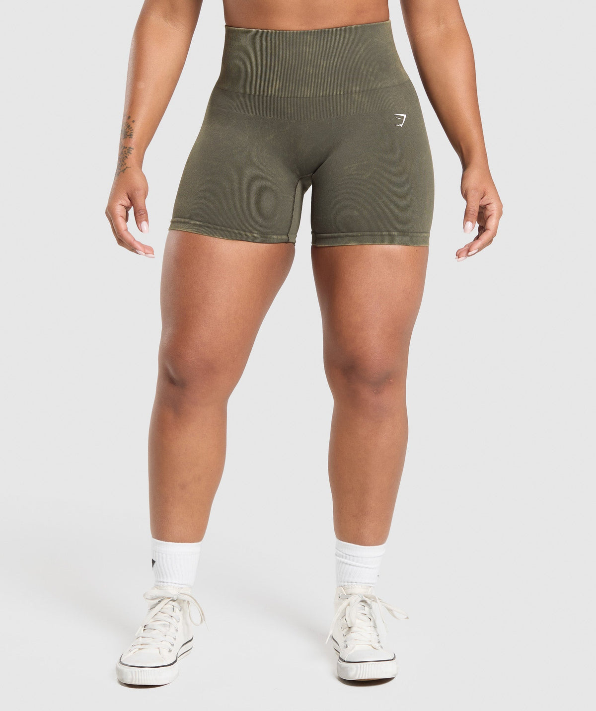 gymshark-gains-seamless-washed-shorts-strength-green-ss25