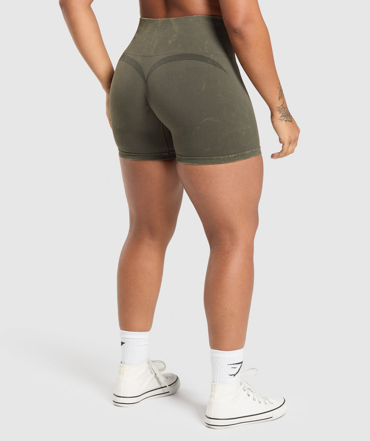 gymshark-gains-seamless-washed-shorts-strength-green-ss25